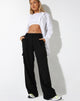 Image de l'image de Pantalon cargo Abba à taille basse en noir tailleur
