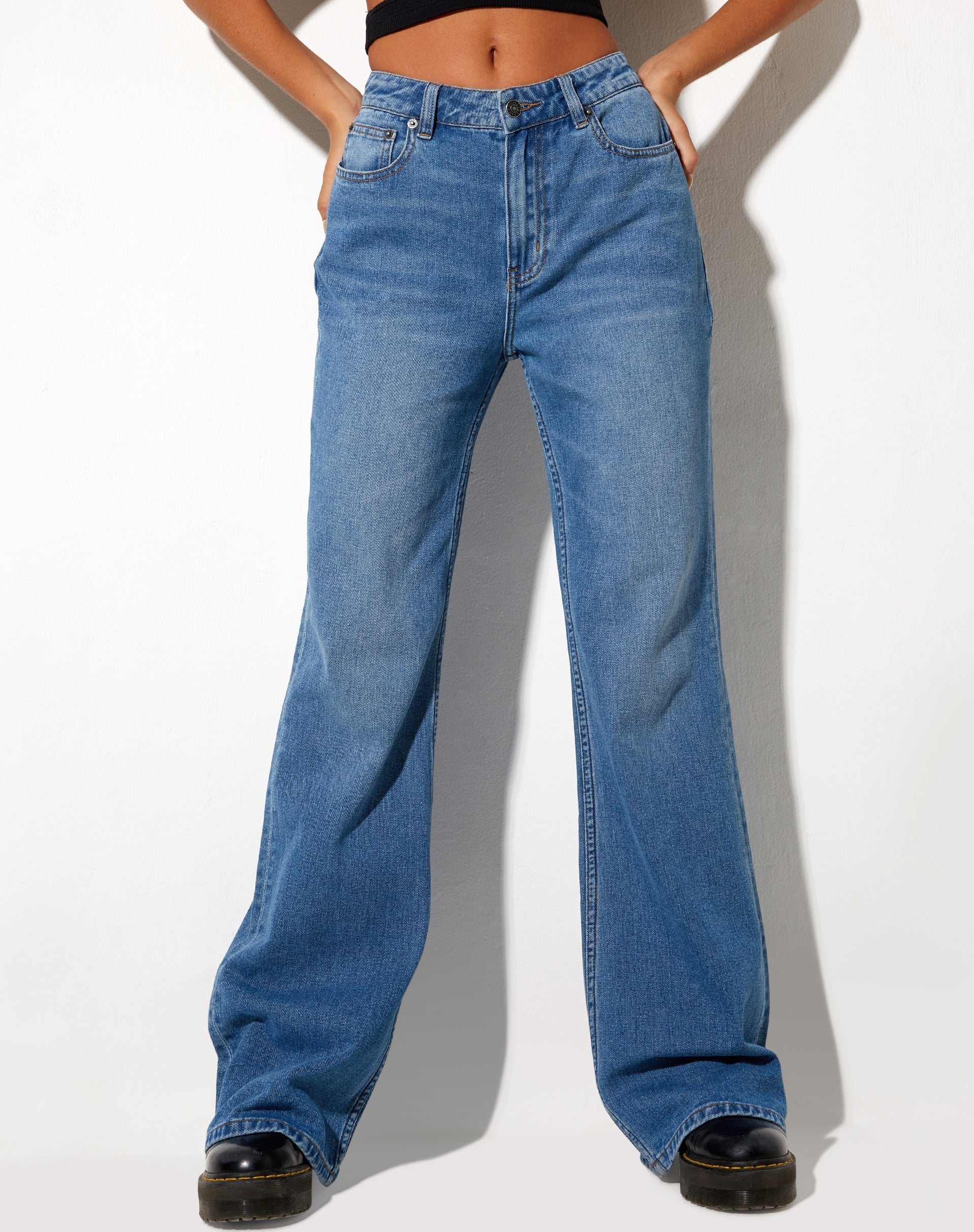 Image de Jeans à taille basse en bleu délavé