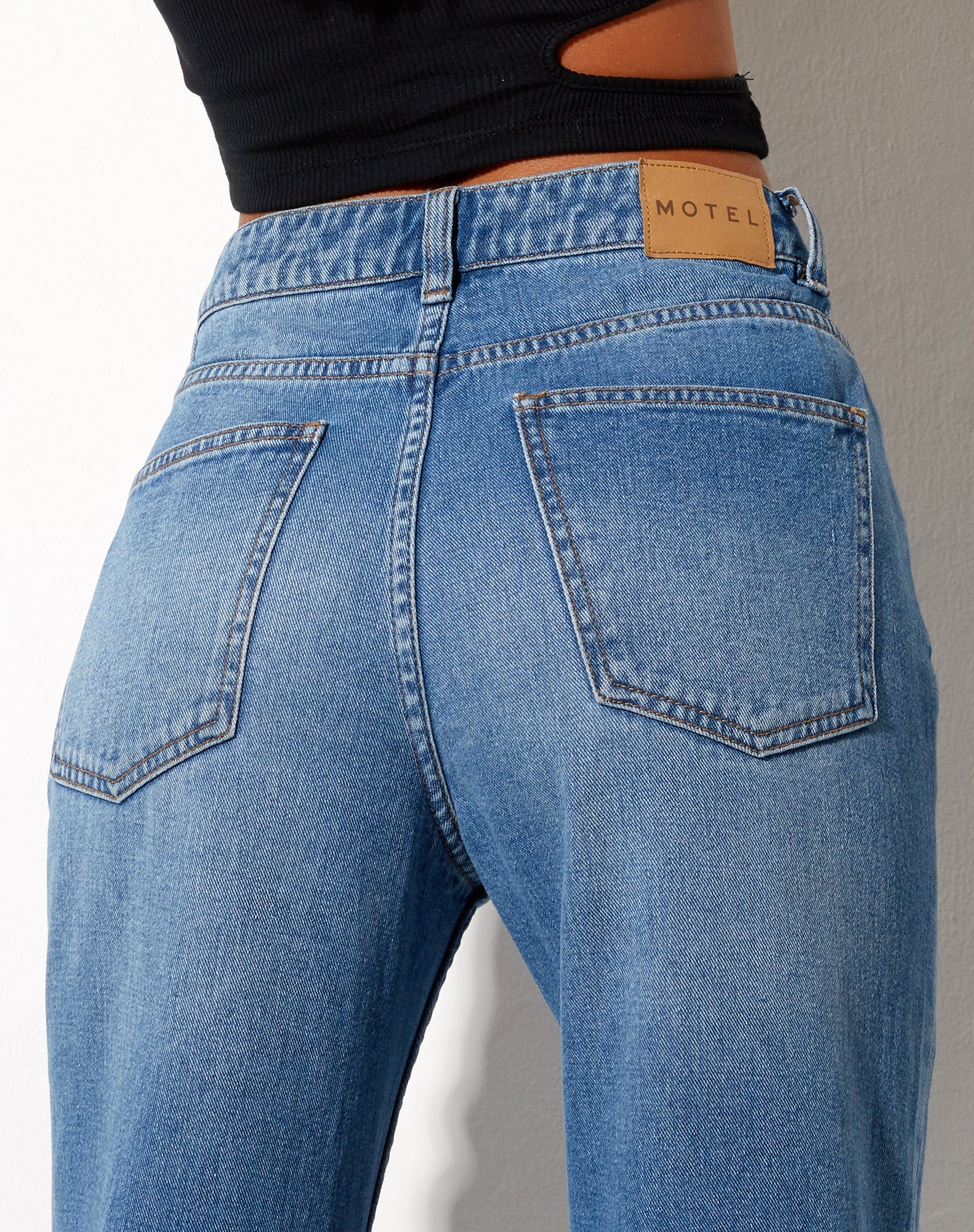 Image de Jeans à taille basse en bleu délavé