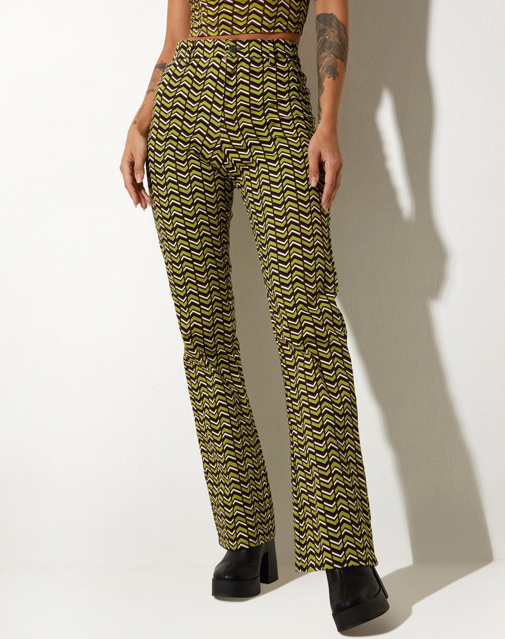 Pantalon évasé Zoven, vert chevron