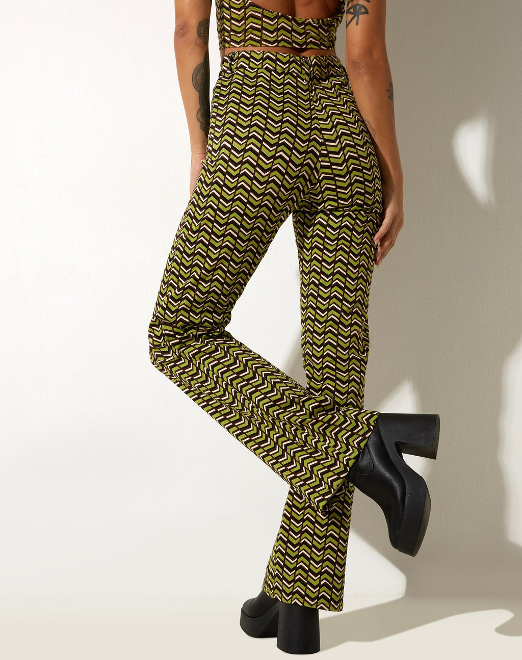 Pantalon évasé Zoven, vert chevron