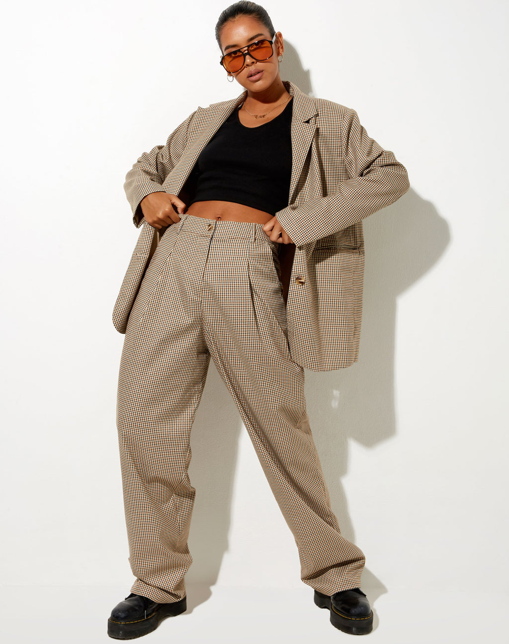 Pantalon Sakila à petits carreaux marron