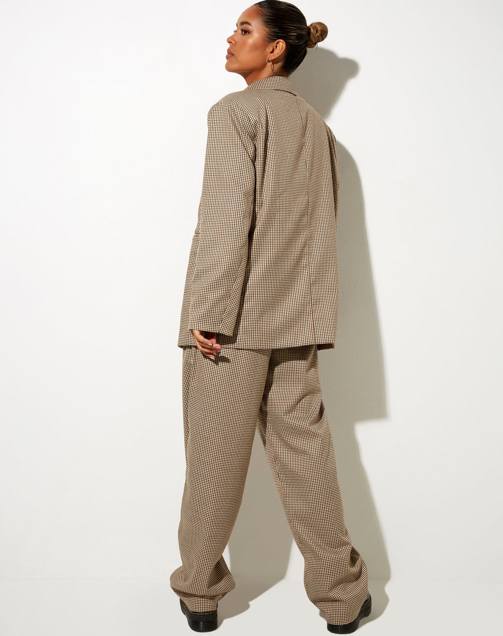 Pantalon Sakila à petits carreaux marron
