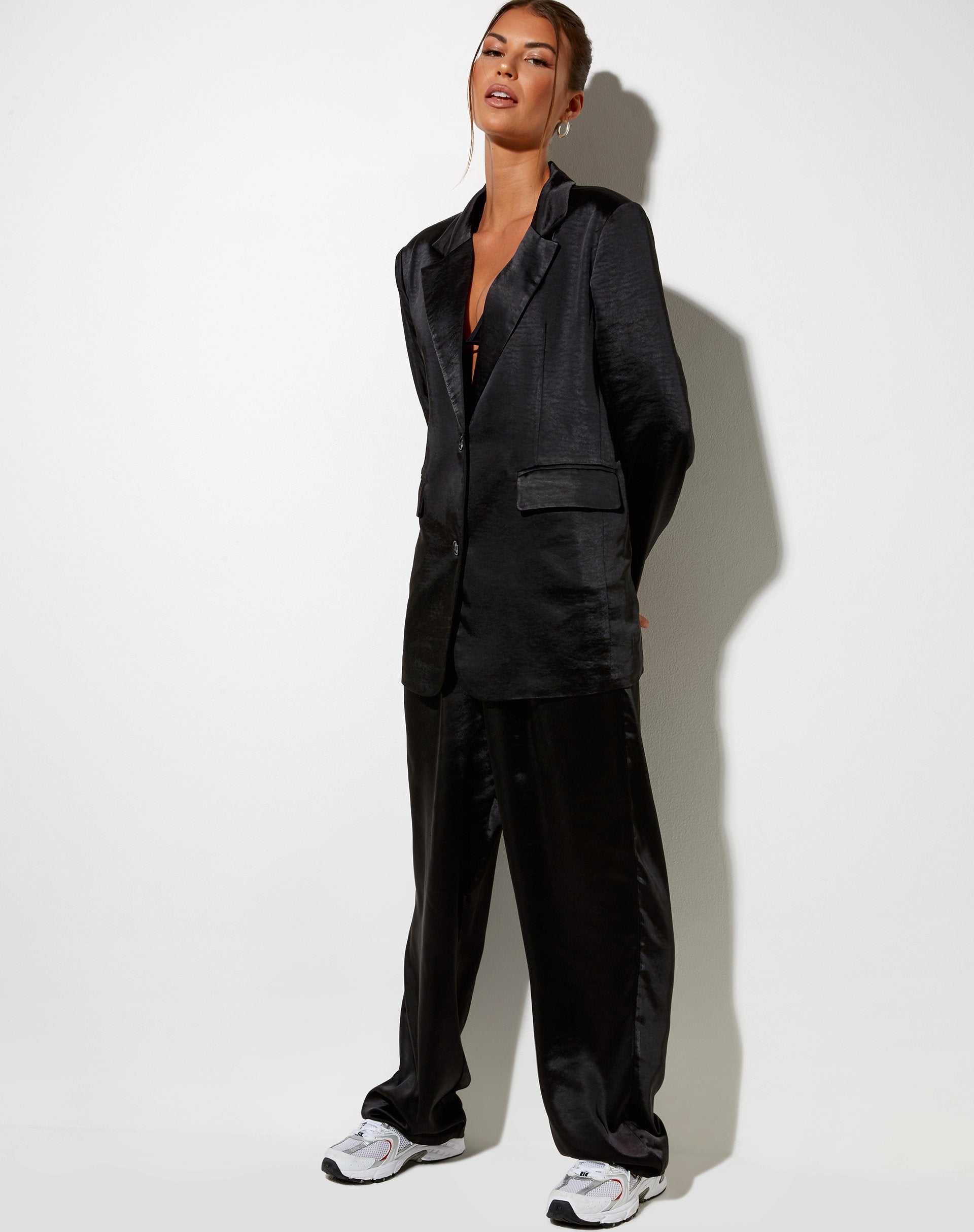Image du pantalon Sakila en satin noir