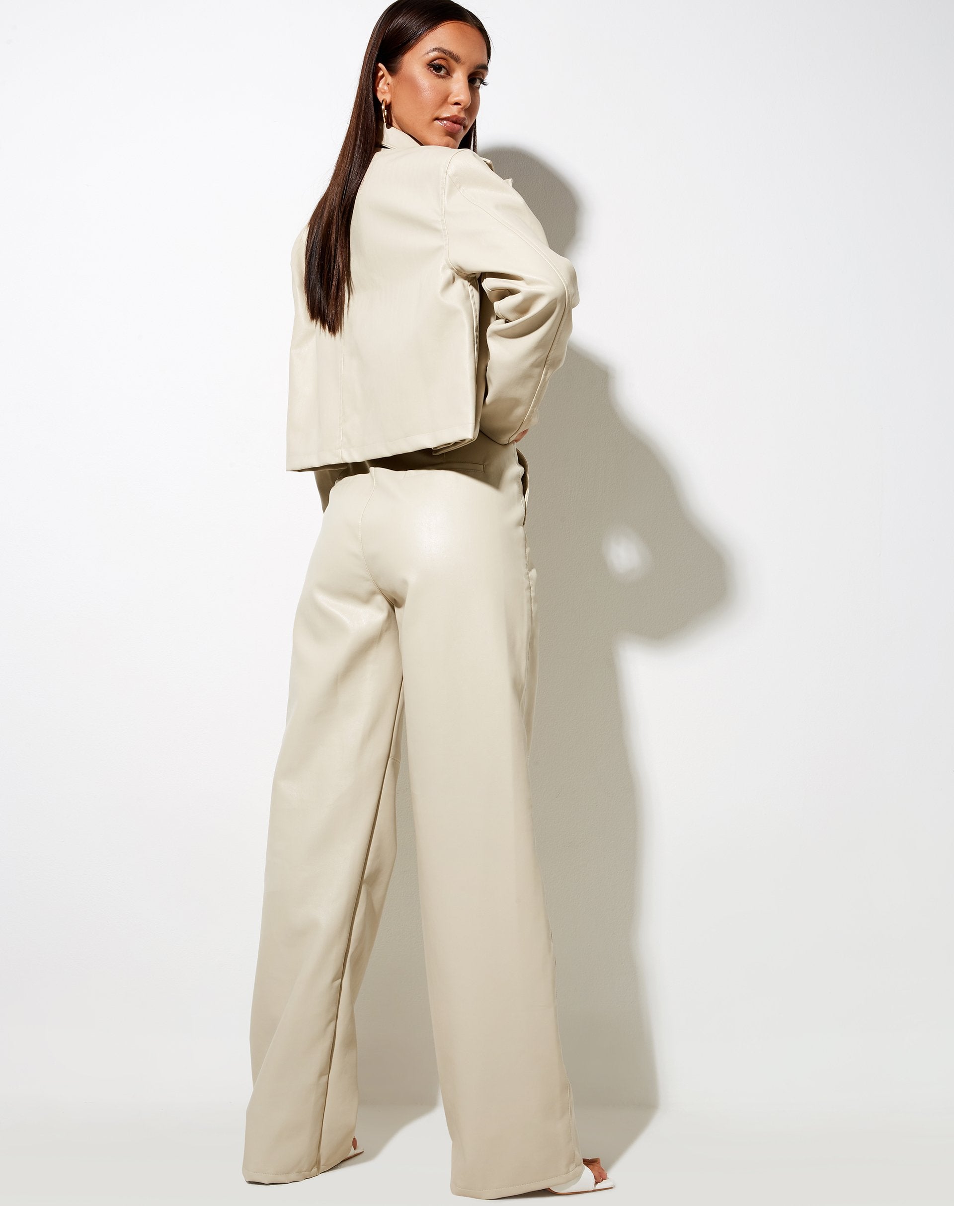 Image de Yeria Pantalon large en PU Ecru