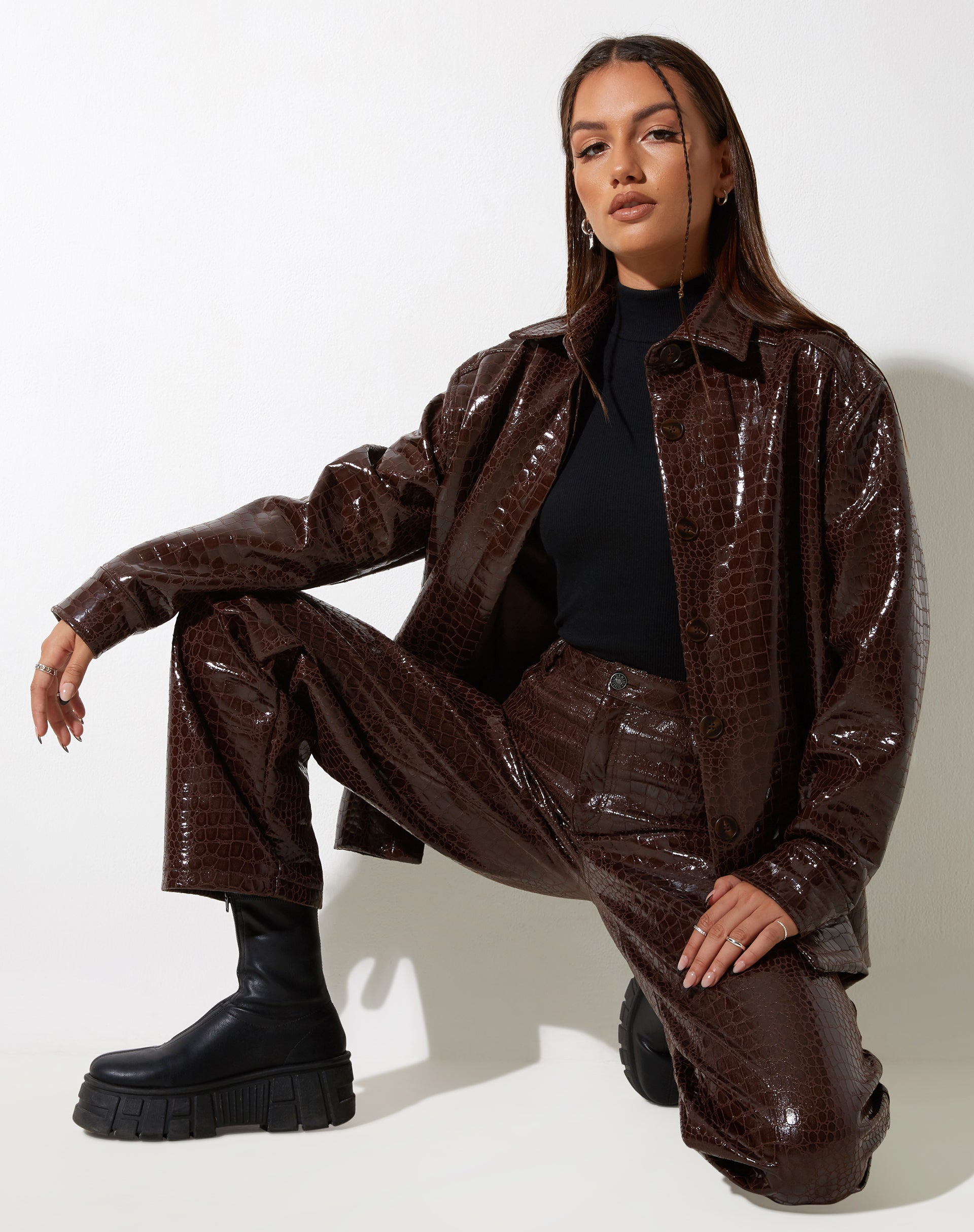 Image de marque de MOTEL X IRIS Pantalon parallèle en Croc PU Marron foncé