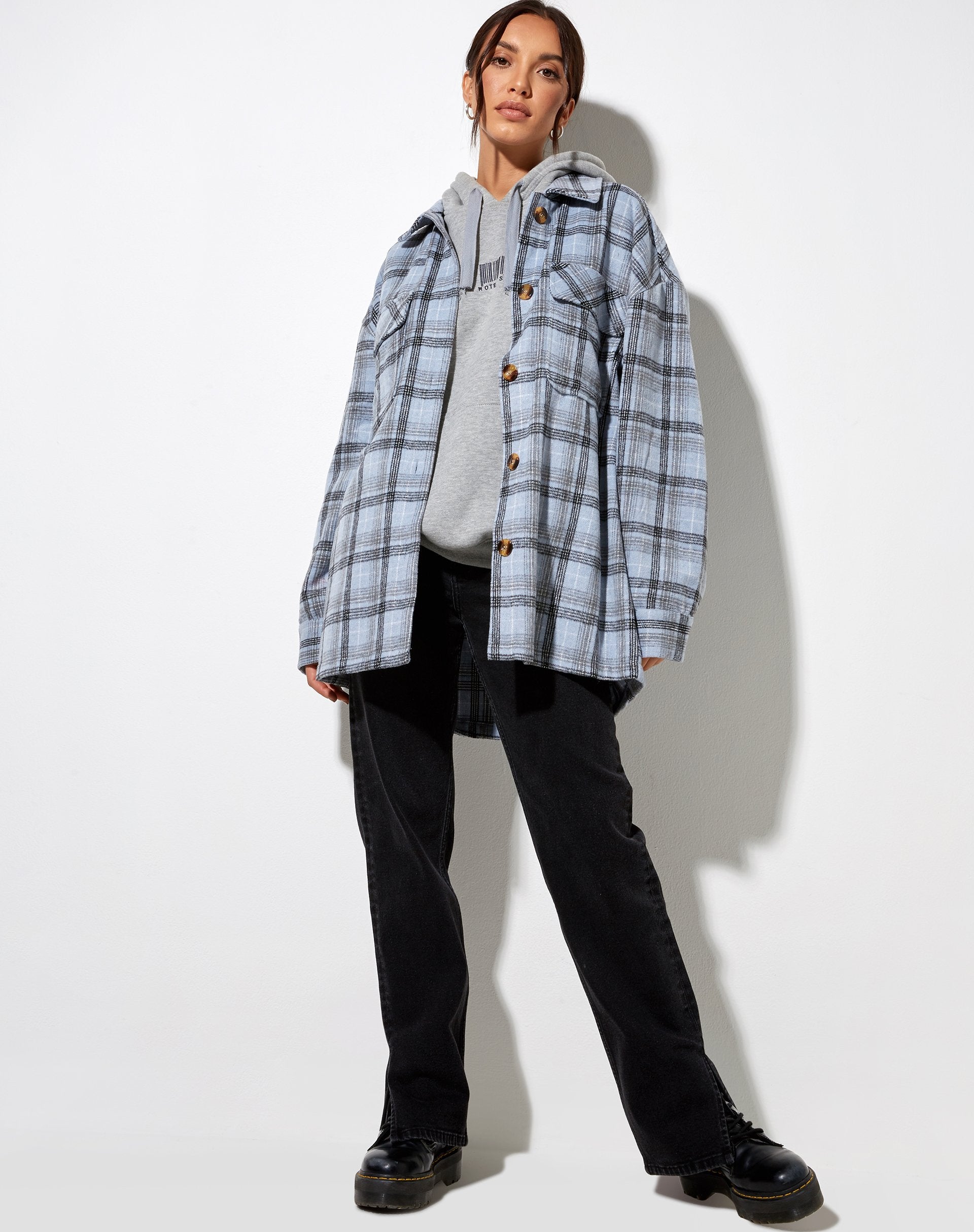 Image de la chemise Marcella à carreaux bleus et noirs