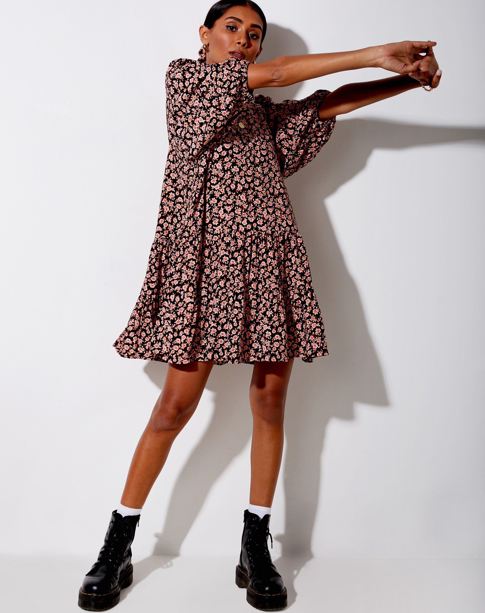 Image de la robe de thé Mareta en fleurs d'automne