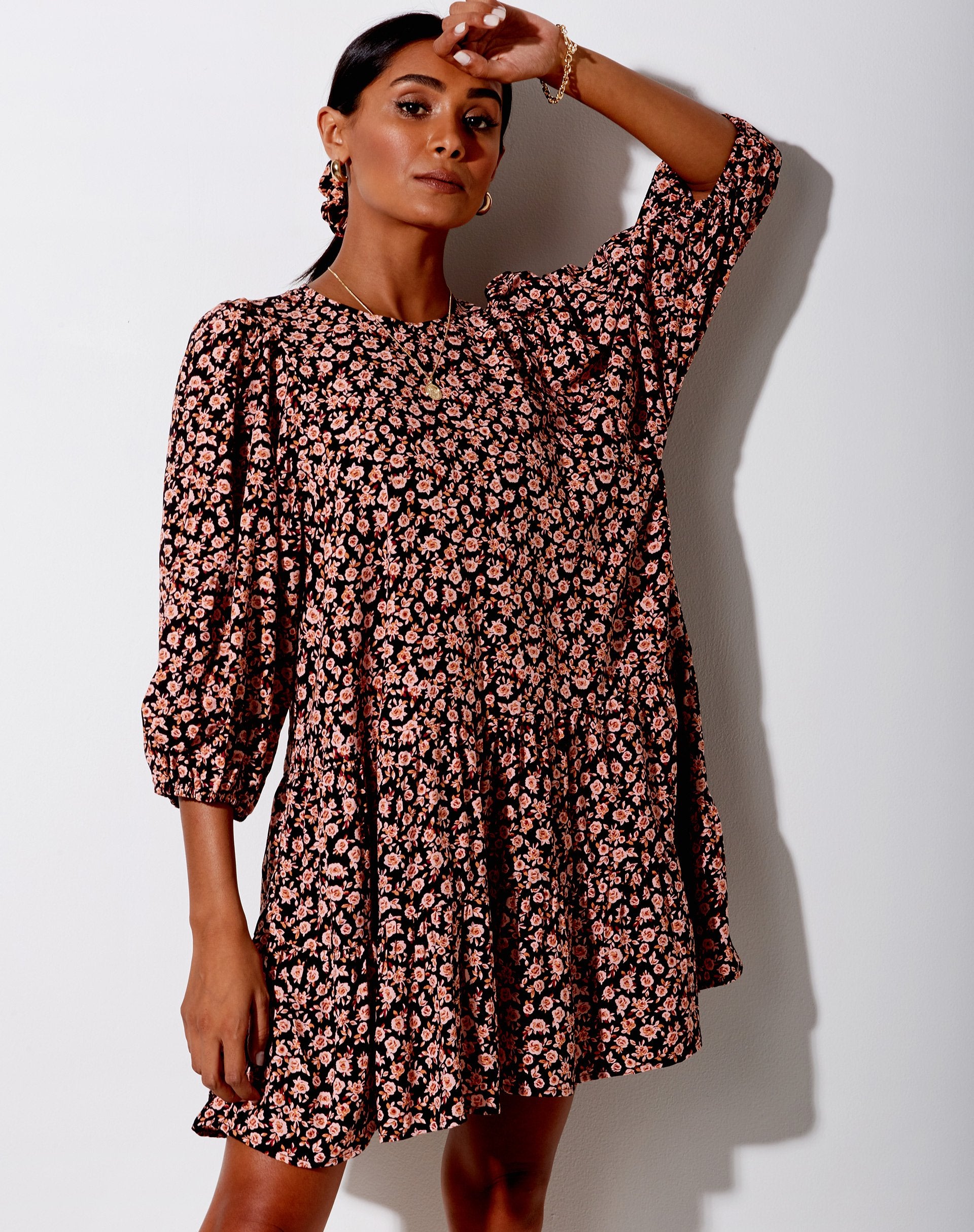 Image de la robe de thé Mareta en fleurs d'automne