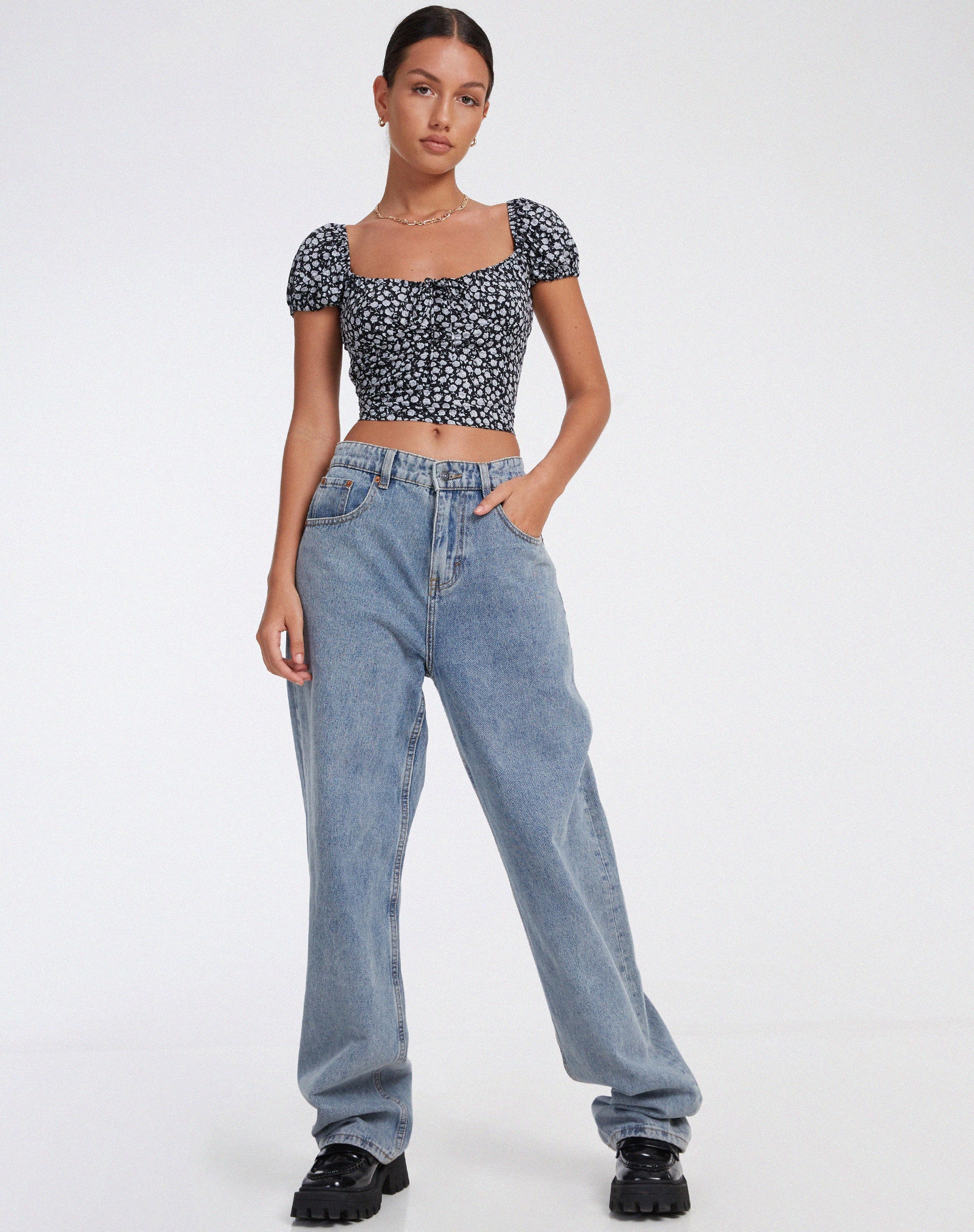 Image de Mazu Crop Top in Ditsy Rose Black
