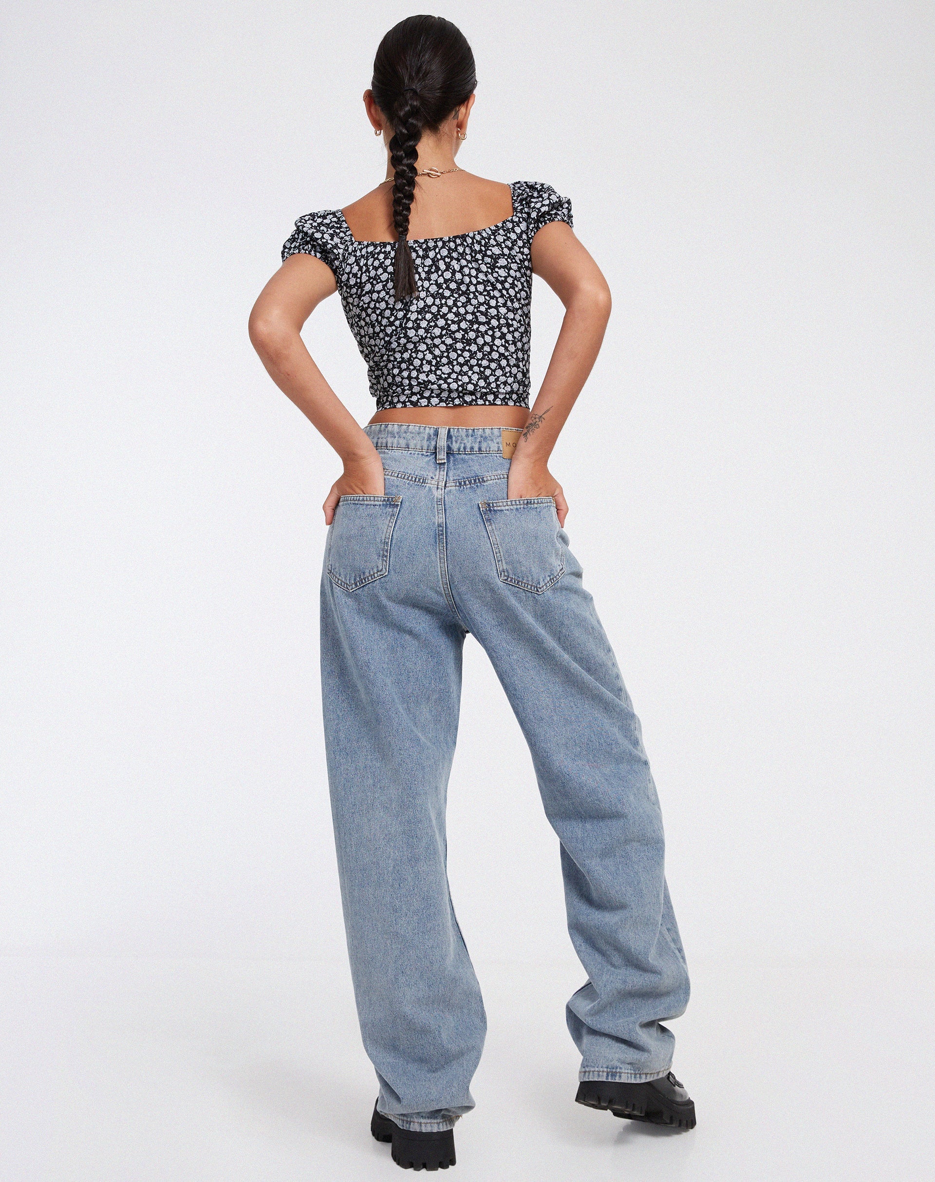 Image de Mazu Crop Top in Ditsy Rose Black