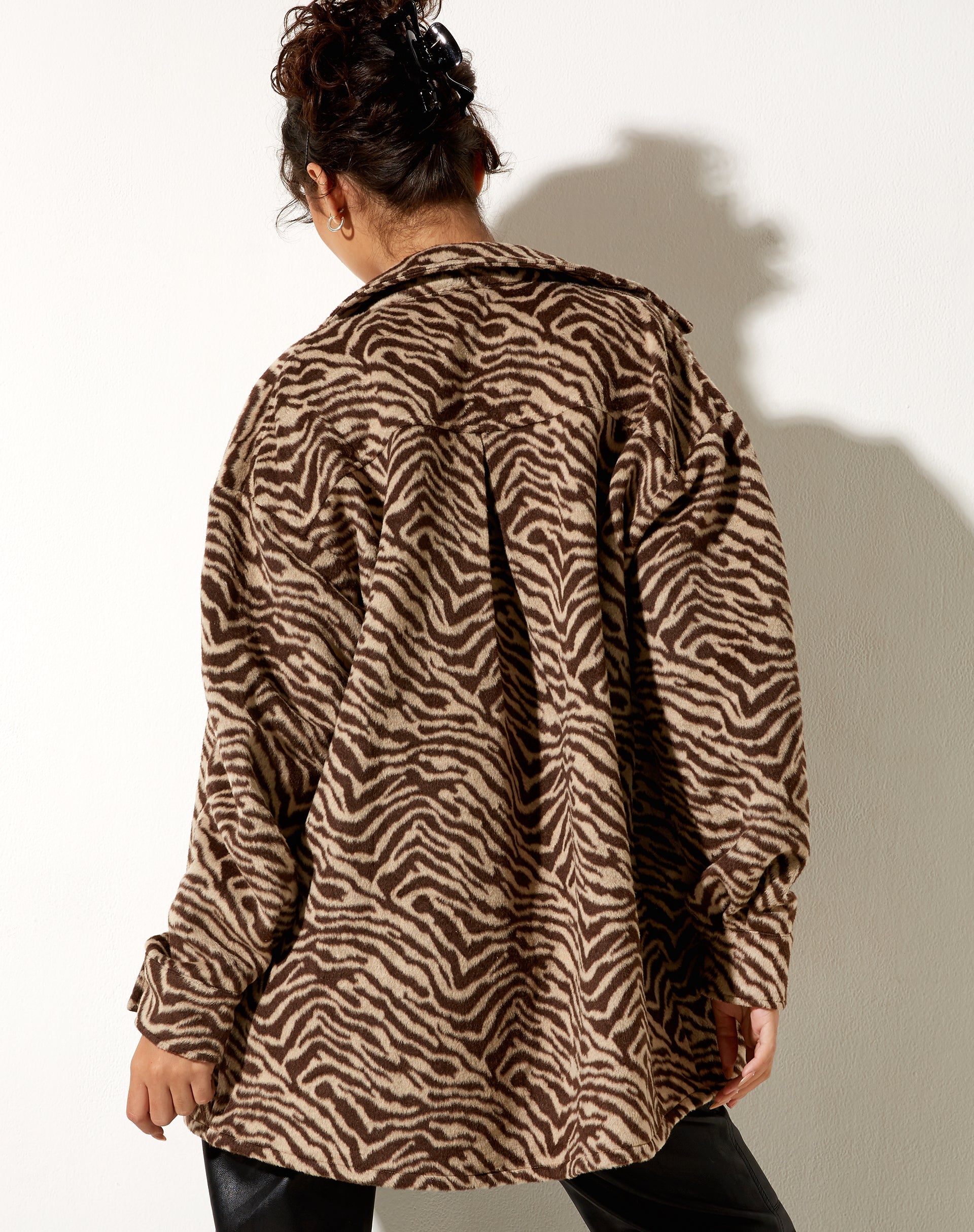 Image de la chemise Medita en brun animal