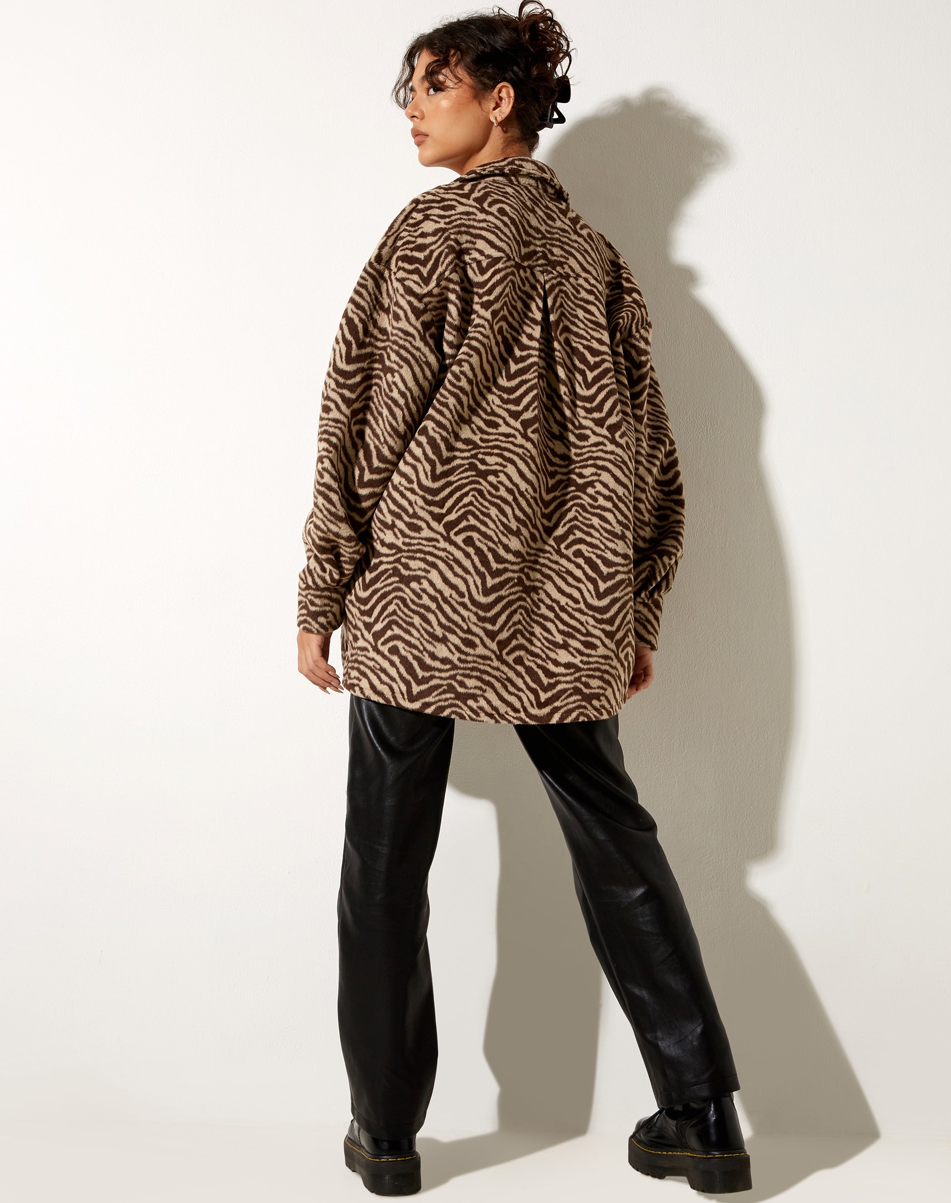 Image de la chemise Medita en brun animal