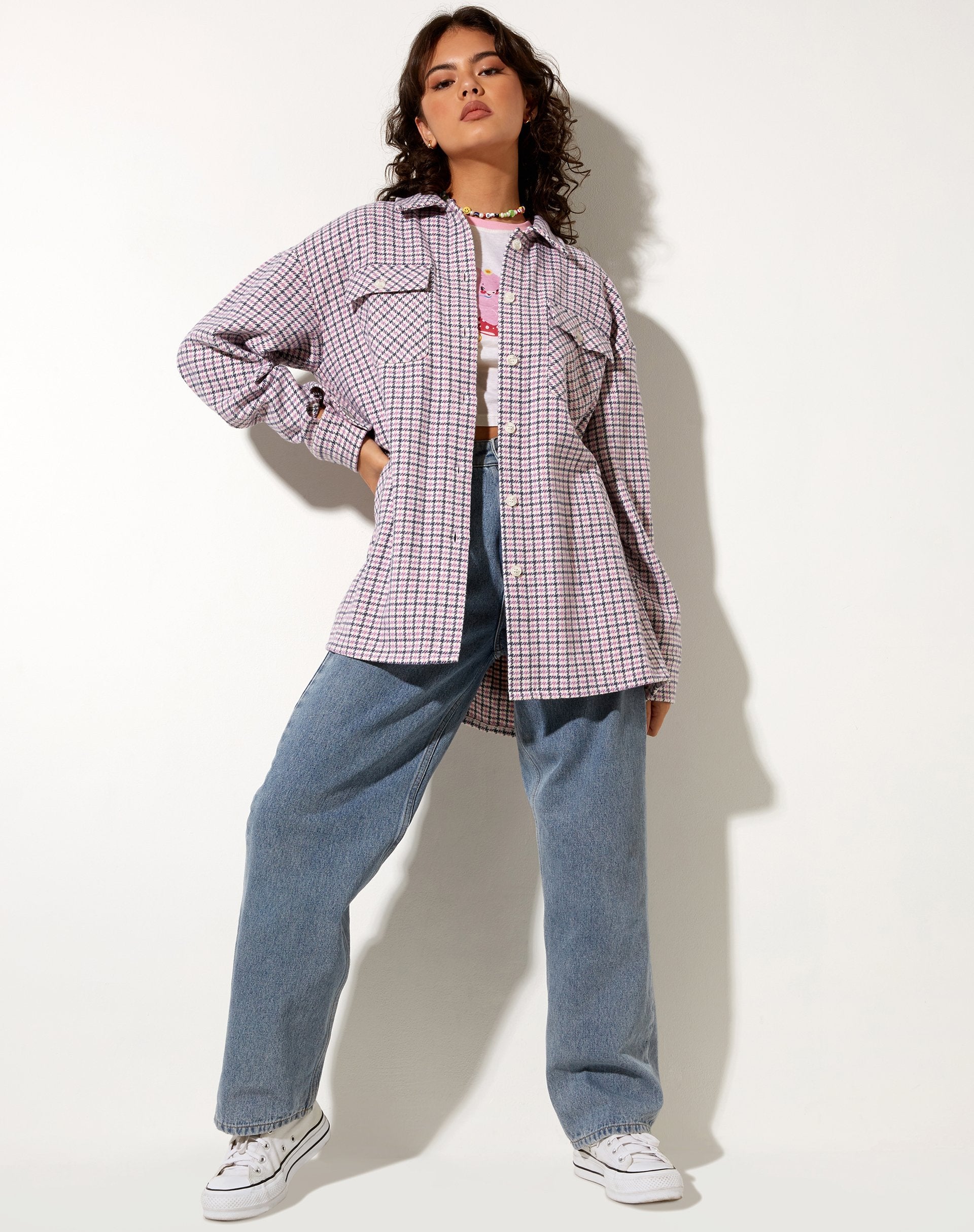 Image de la chemise Medita en violet, rose et noir