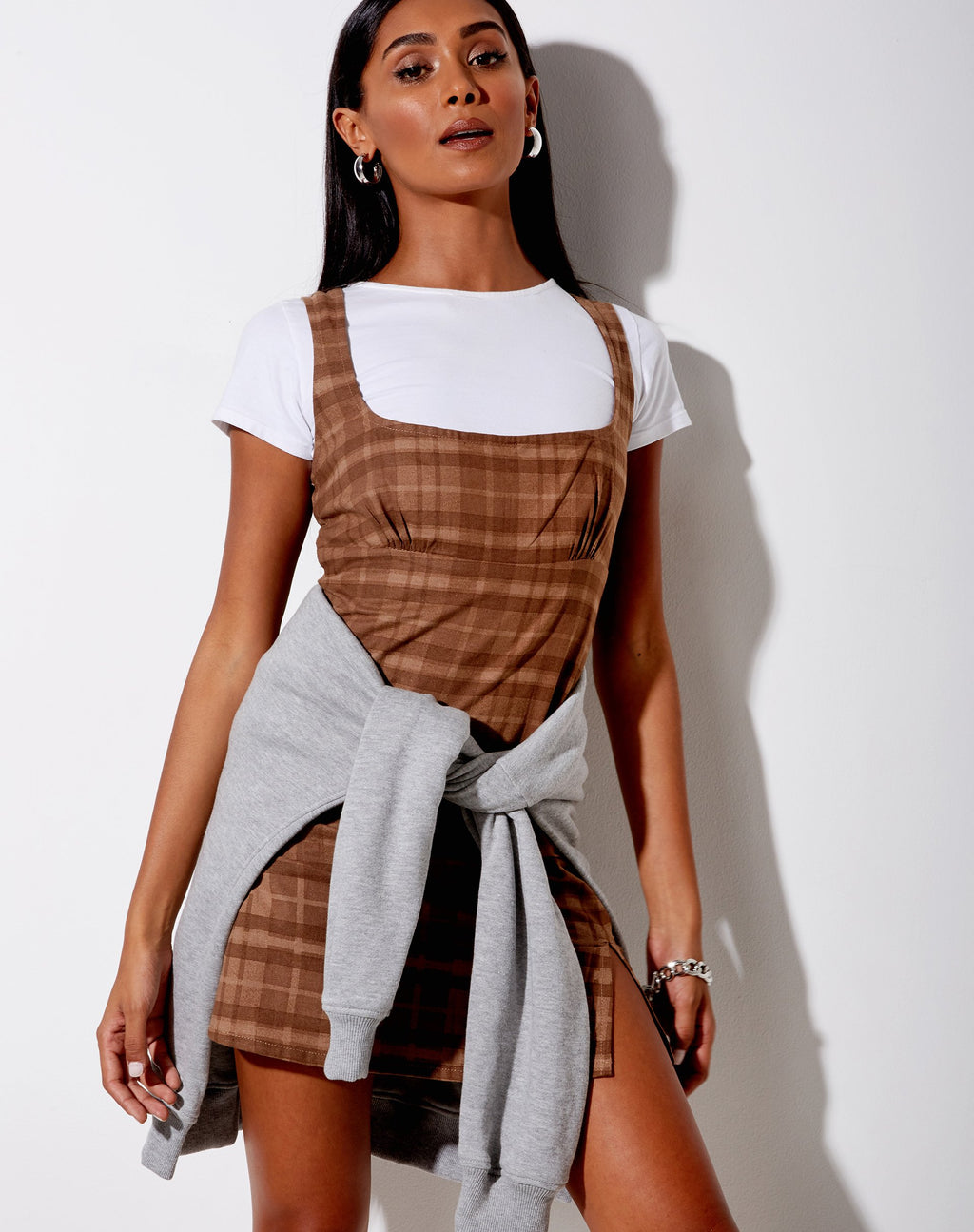 Mini robe Mehra à carreaux marron