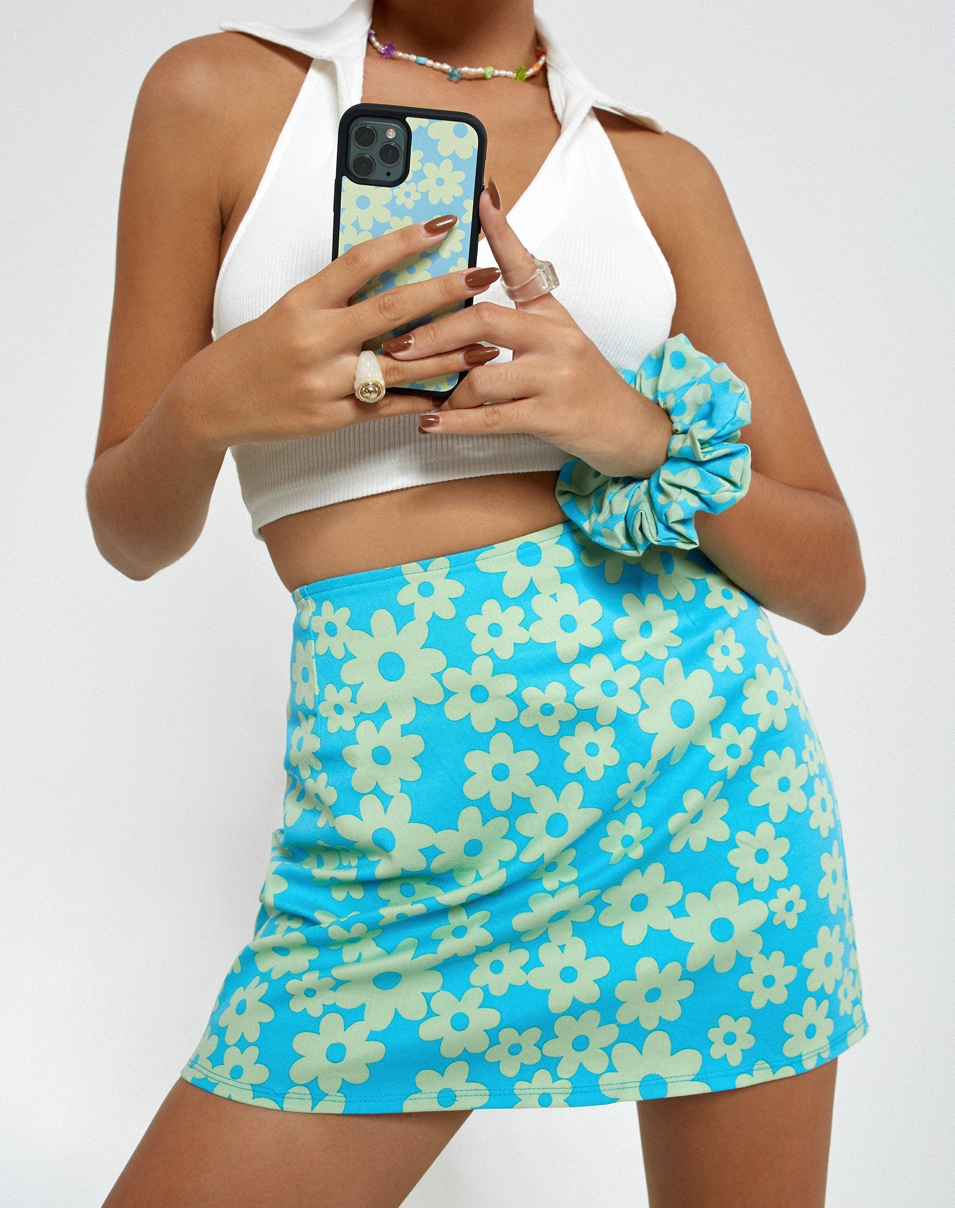 Image de l'étui pour Iphone Motel X Barbara Kristoffersen en Retro Daisy Blue