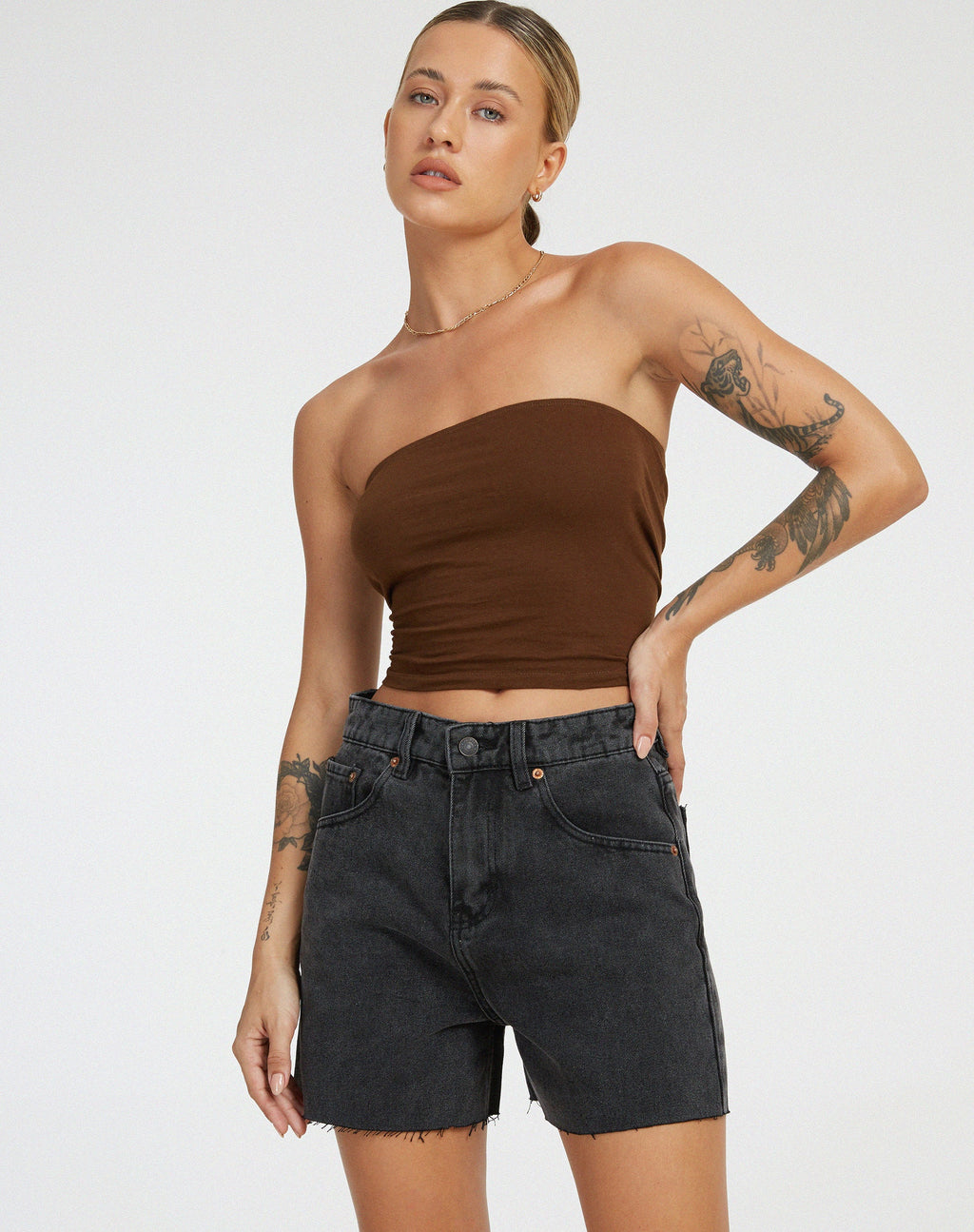 Short en denim mi-long en noir délavé