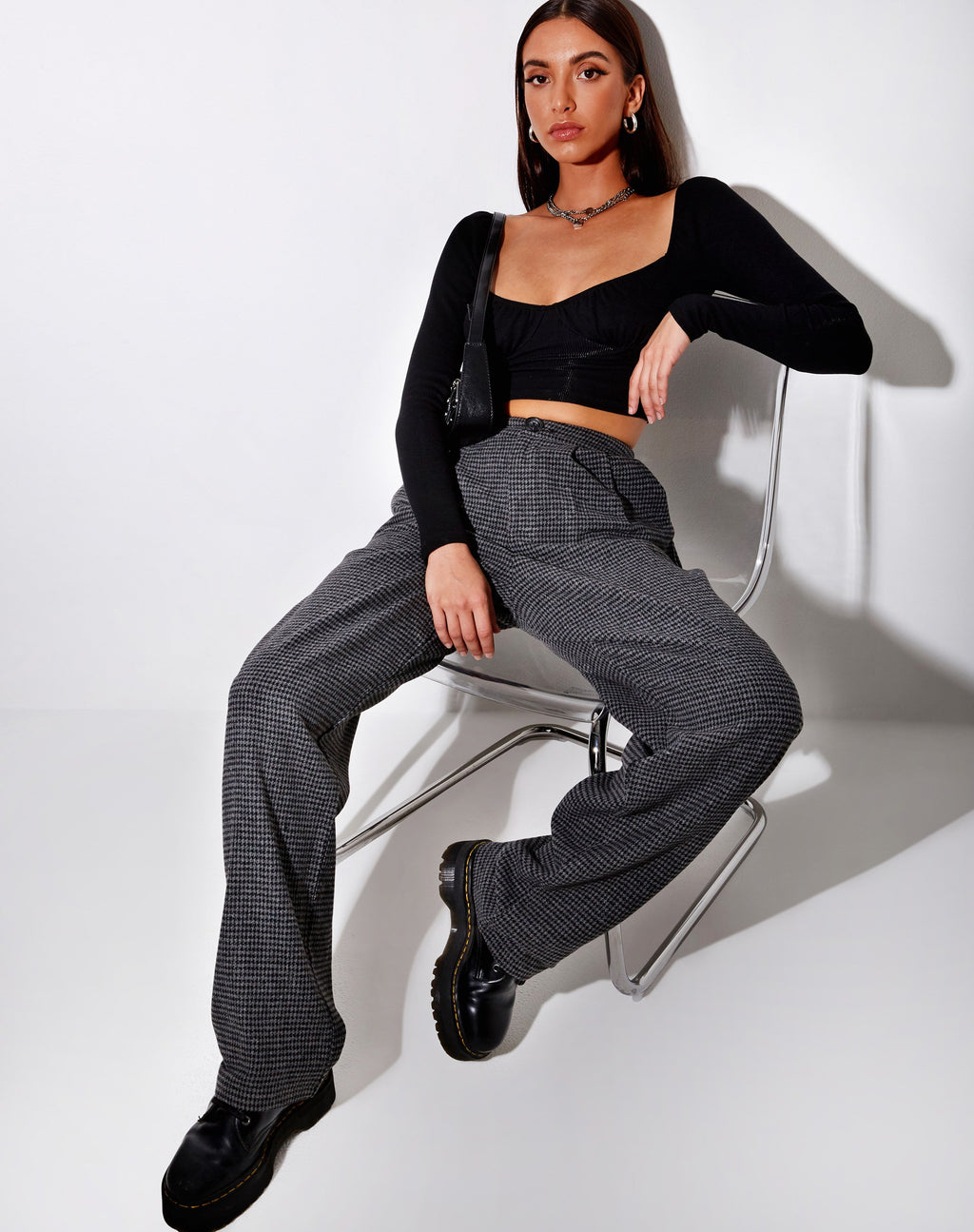 Pantalon large Misha en pied-de-poule noir et gris