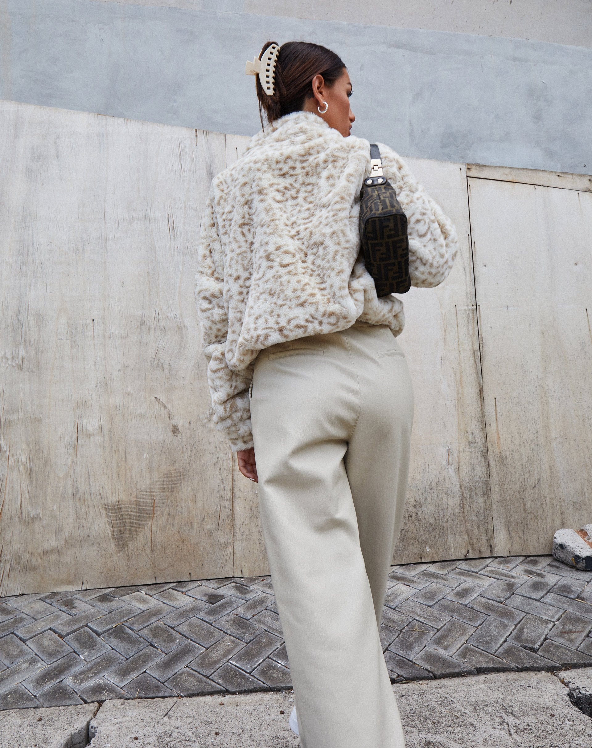 Image de Nero Ring Pull Jacket in Animal White and Cream