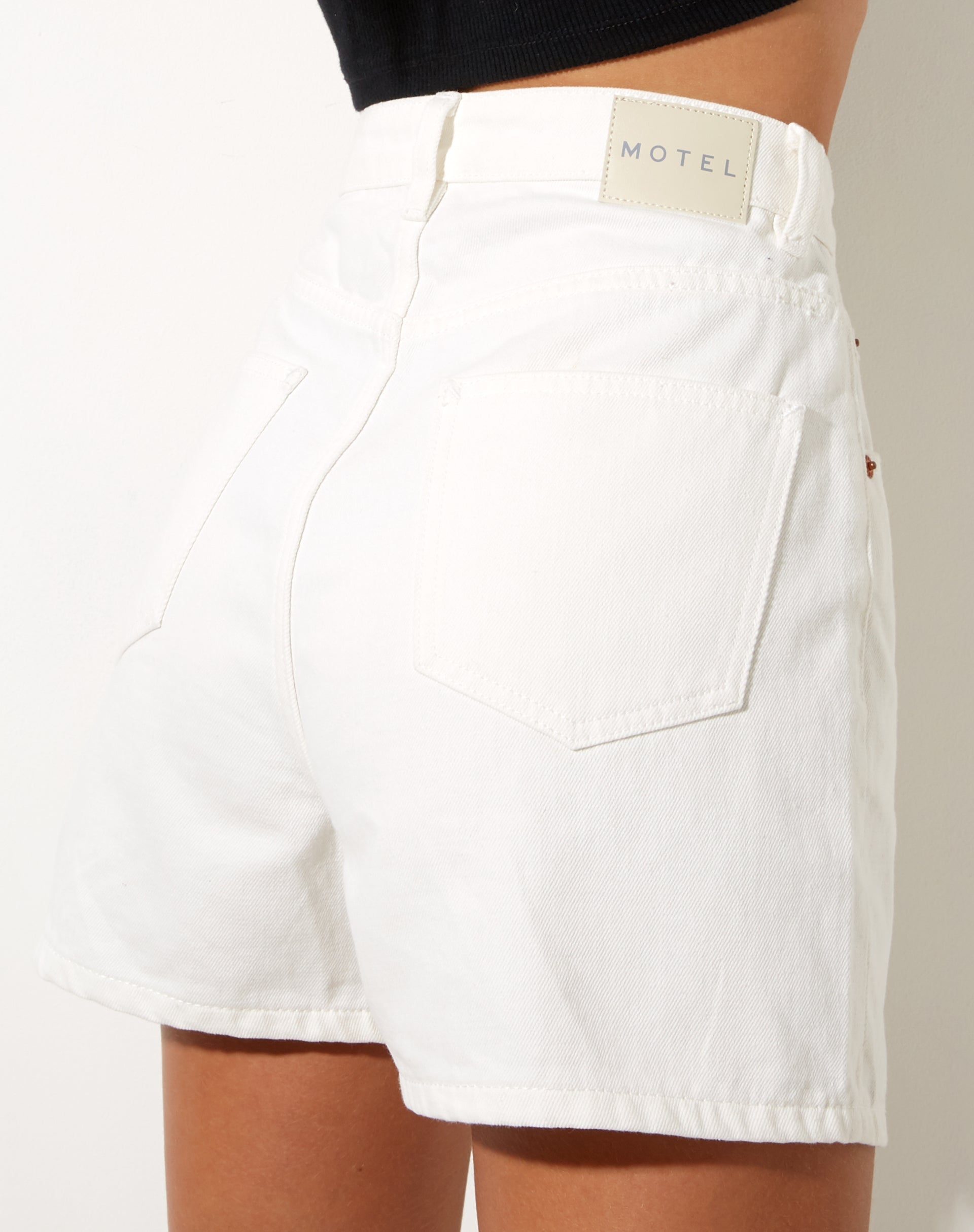 Image de Mom Denim Short in White Wash
