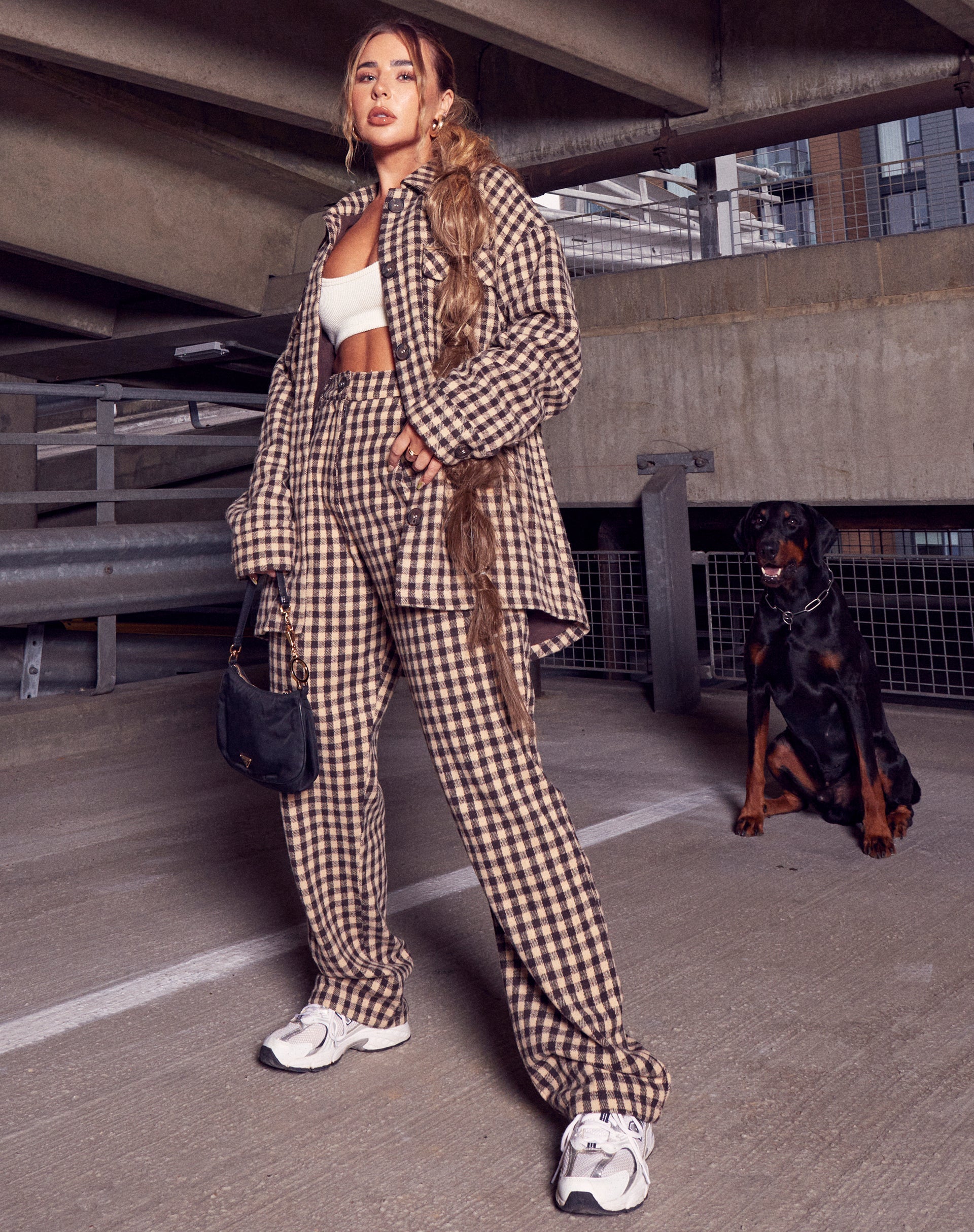 Image de la pantalon Sakila en vichy beige et noir