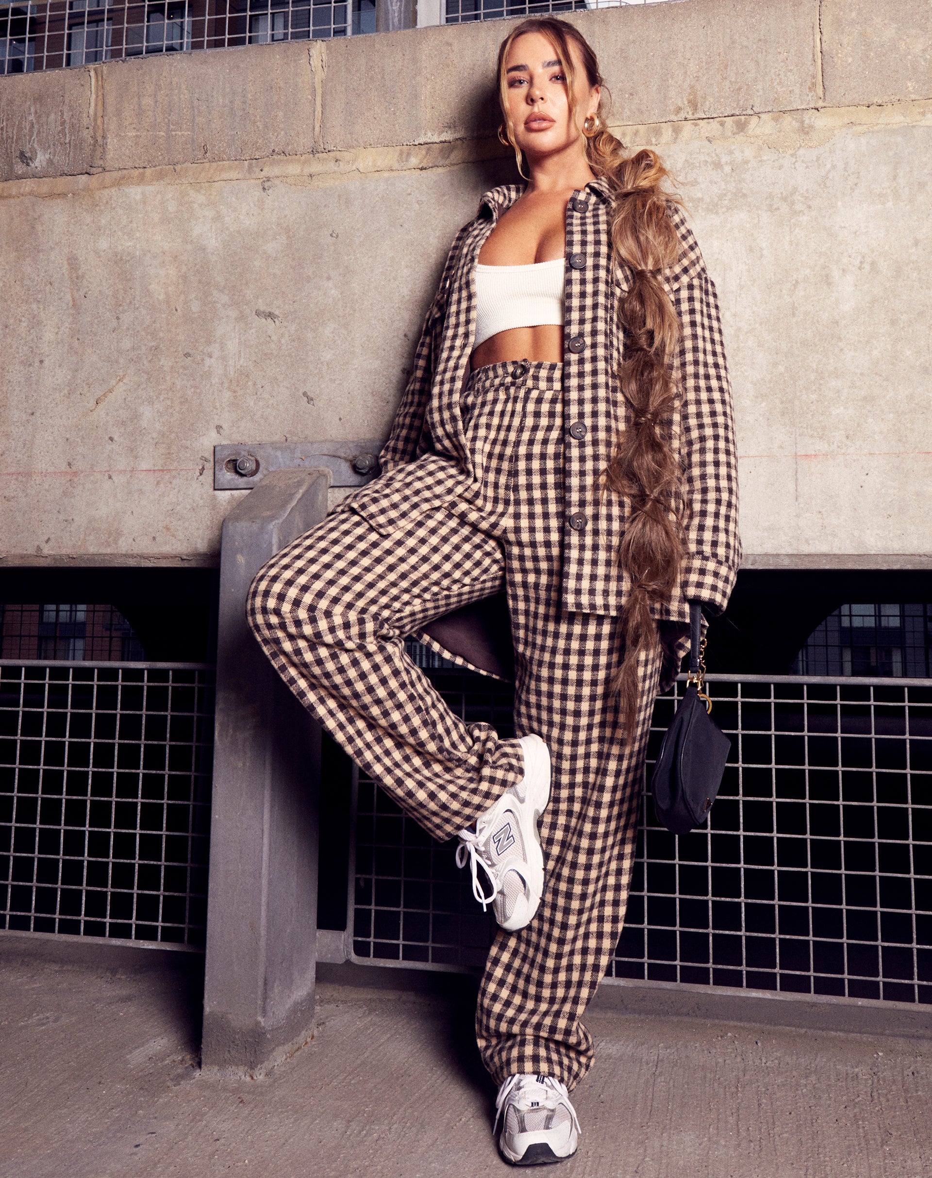Image de la pantalon Sakila en vichy beige et noir