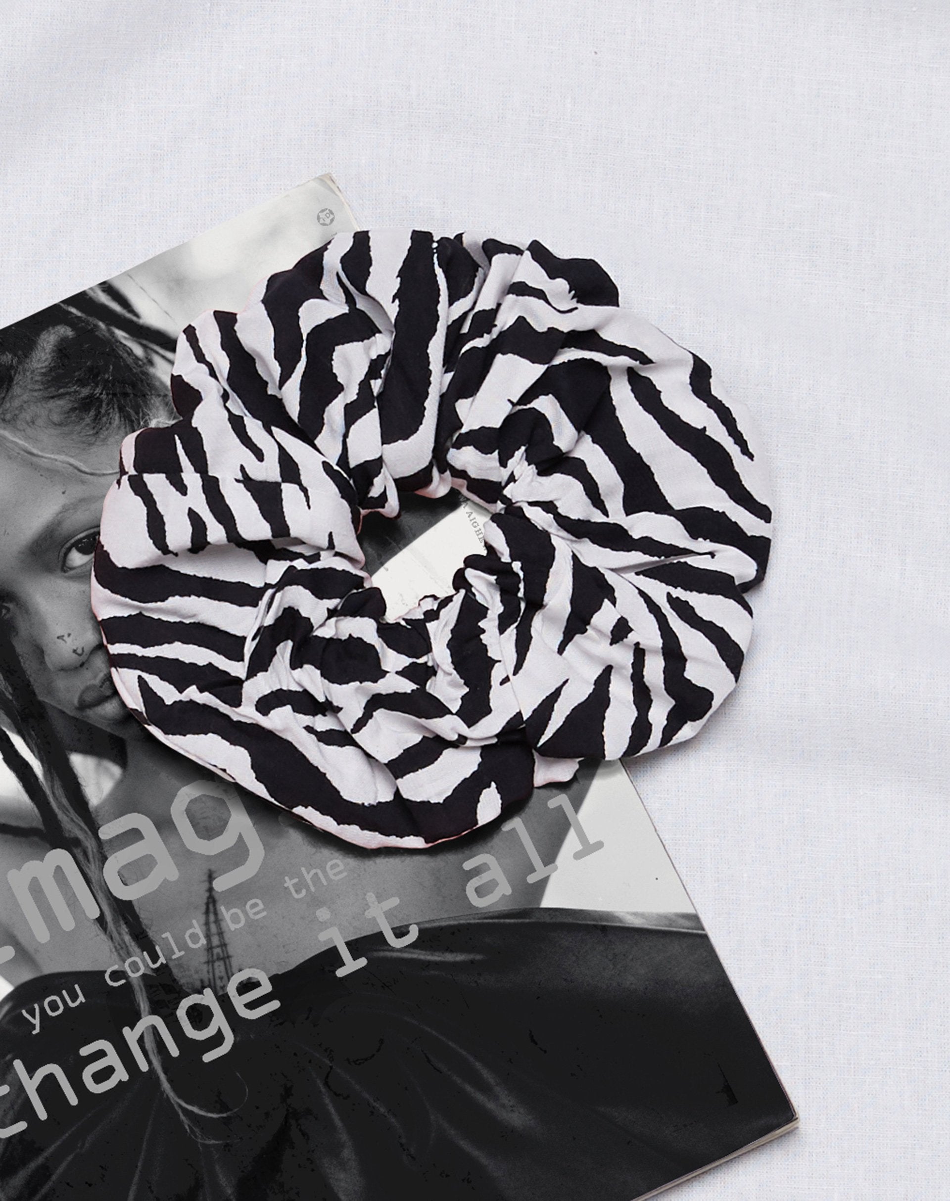 Image de XL Scrunchie en Zebra 90s