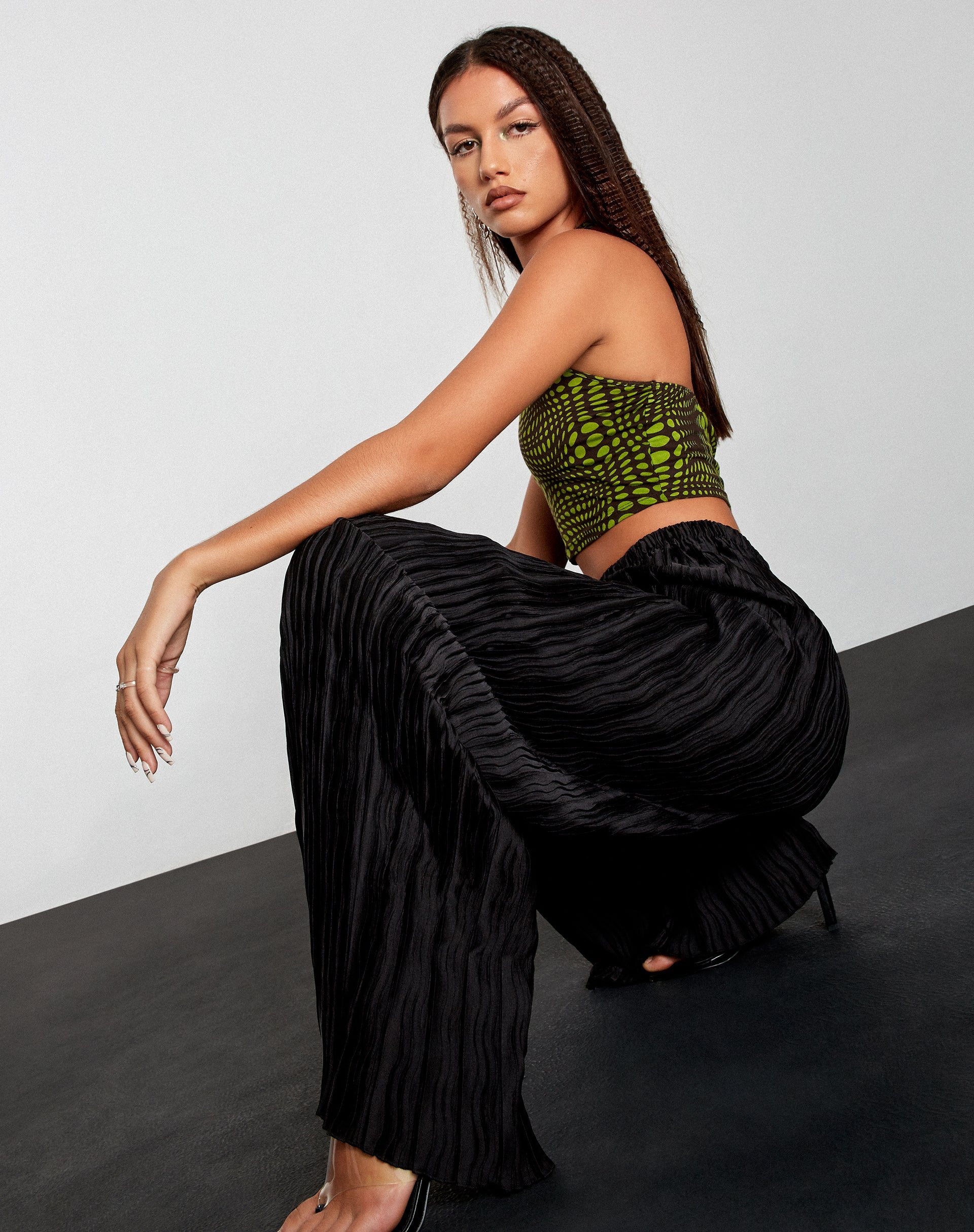 Image du pantalon Bian en noir froissé