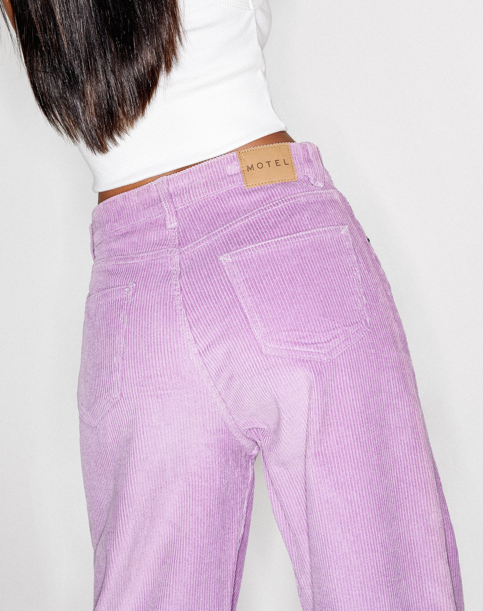 Image de pantalon parallèle en velours côtelé lilas