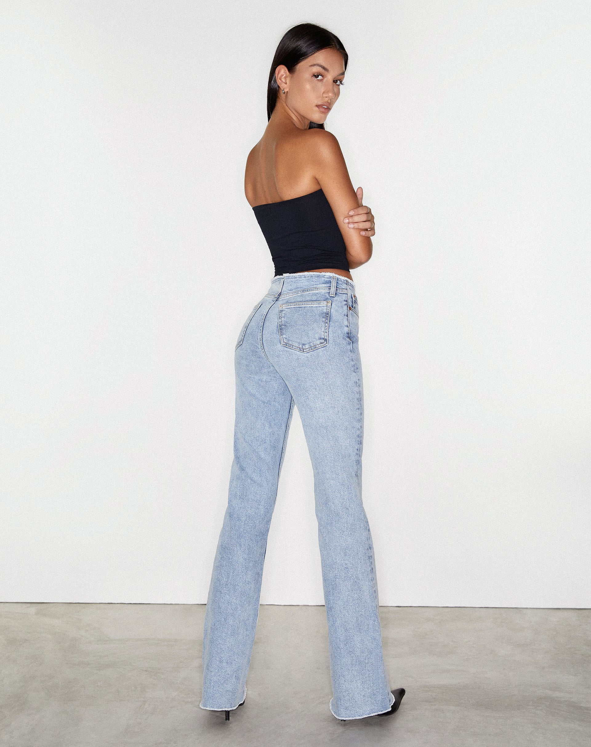 Image de Jeans effilochés à taille basse en bleu clair délavé