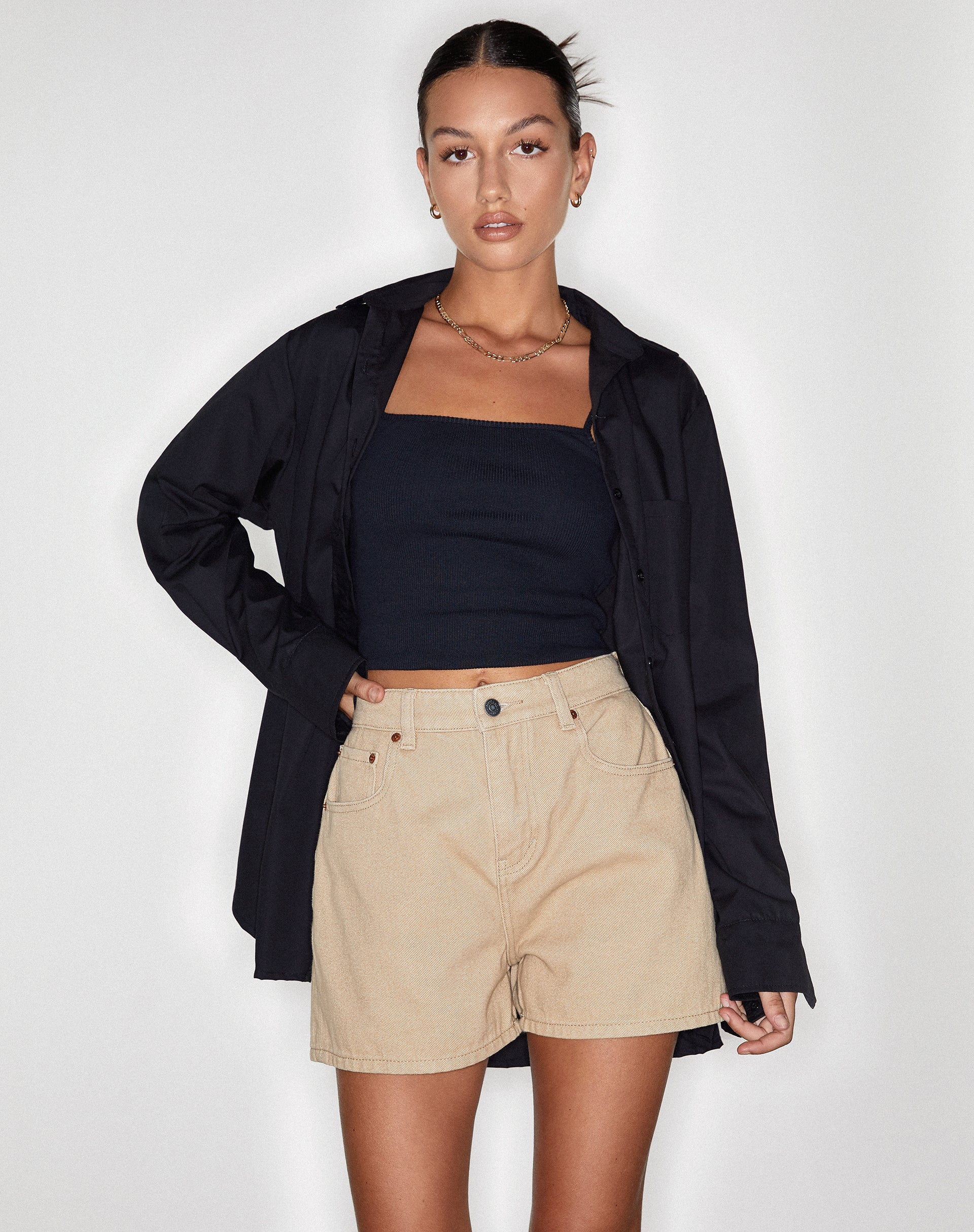 Image de Mom Denim Short in Winter Sandwash