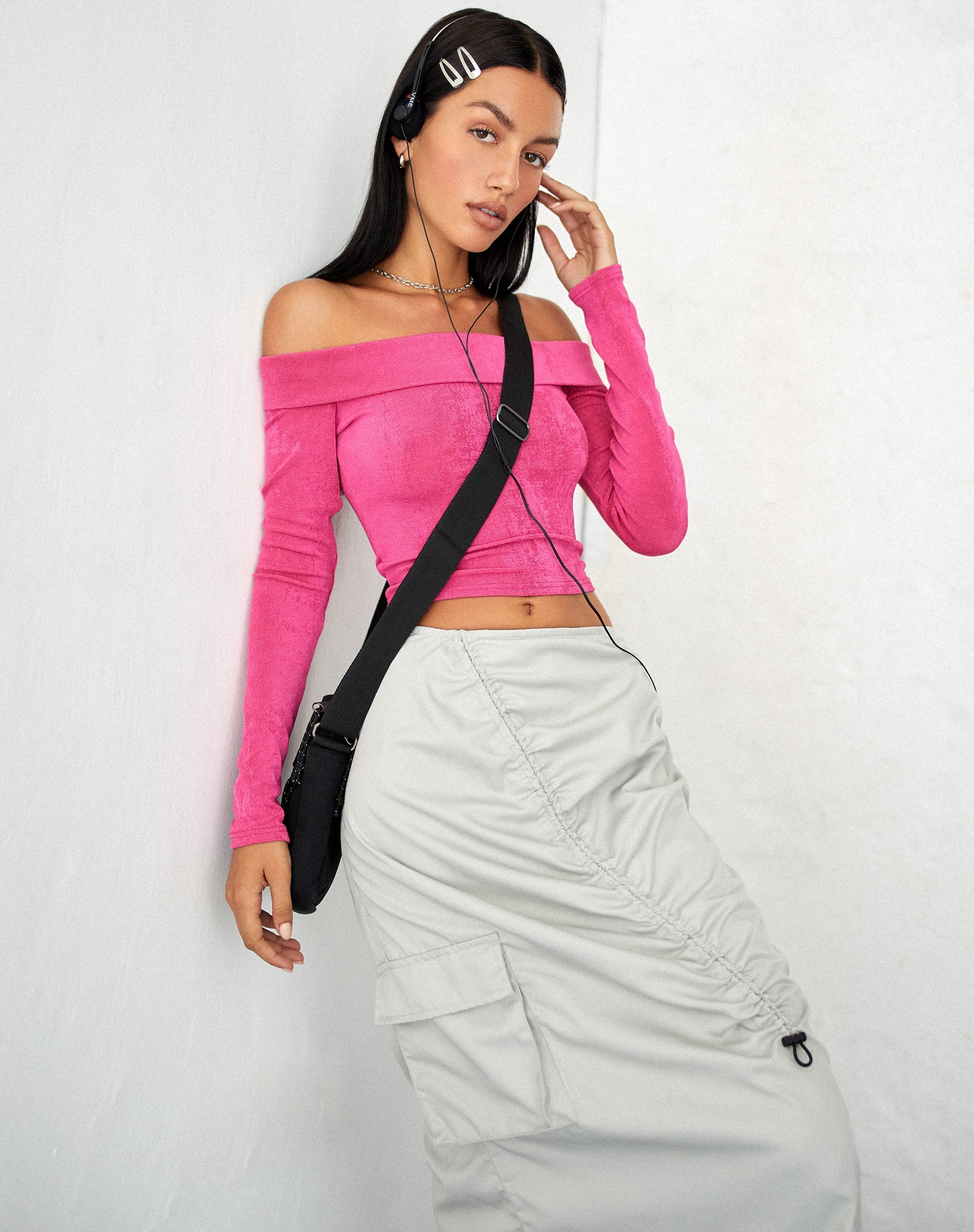 Image de MOTEL X JACQUIE Nasari Bardot Crop Top in Magenta