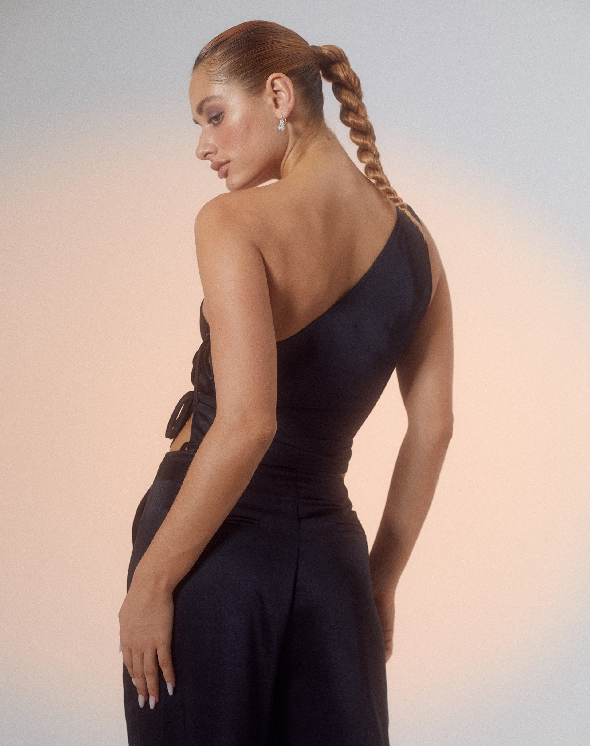 Image de Top asymétrique Floella en noir