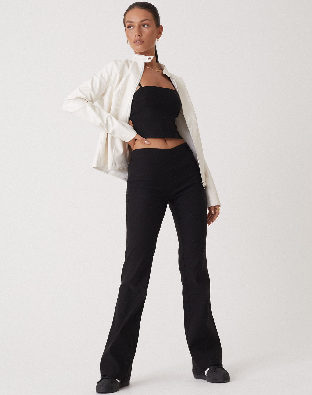 MOTEL X OLIVIA NEILL Pantalon Levin à jambe évasée en tailleur noir