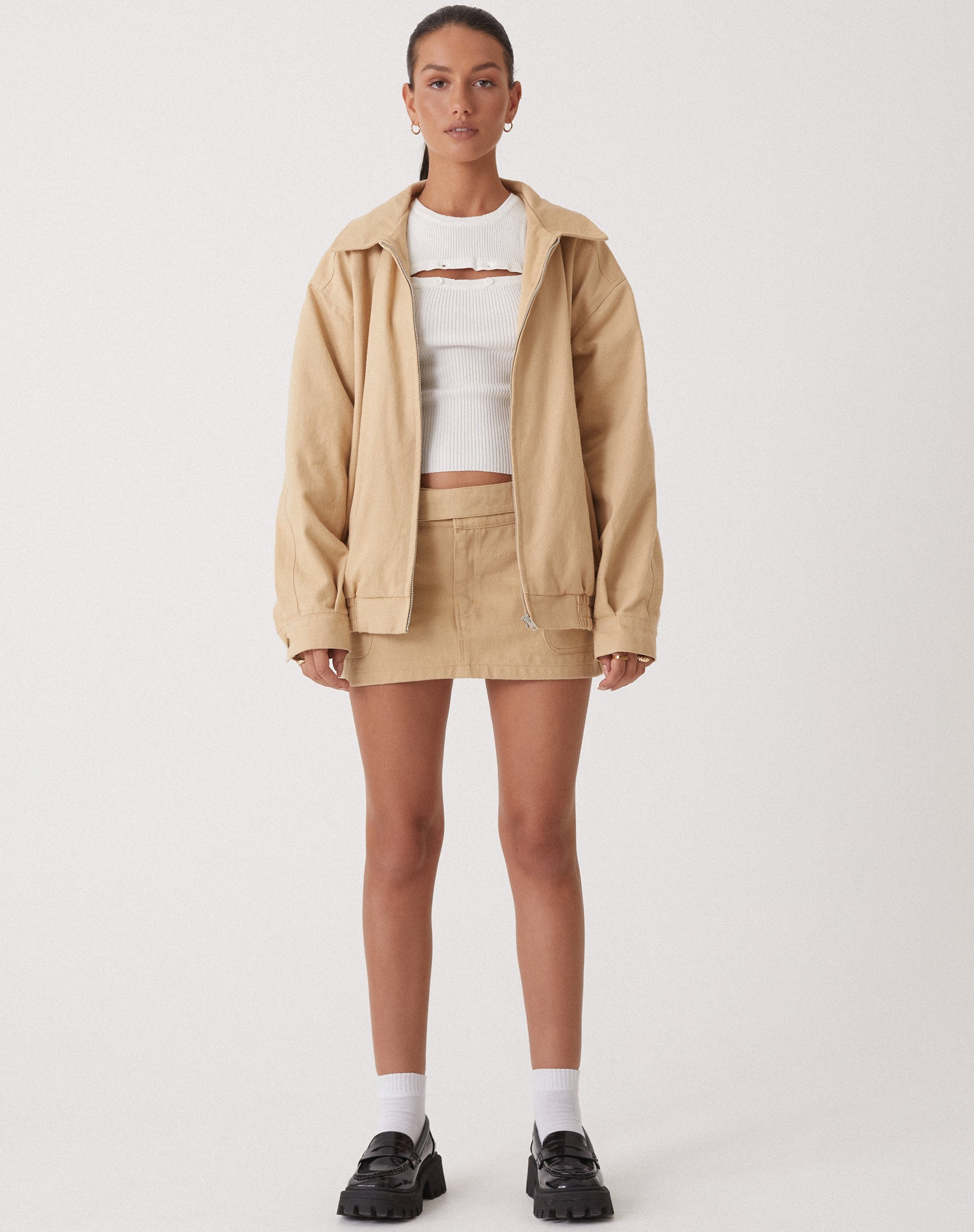 Image de MOTEL X OLIVIA NEILL Mini jupe cargo Stina en Tan