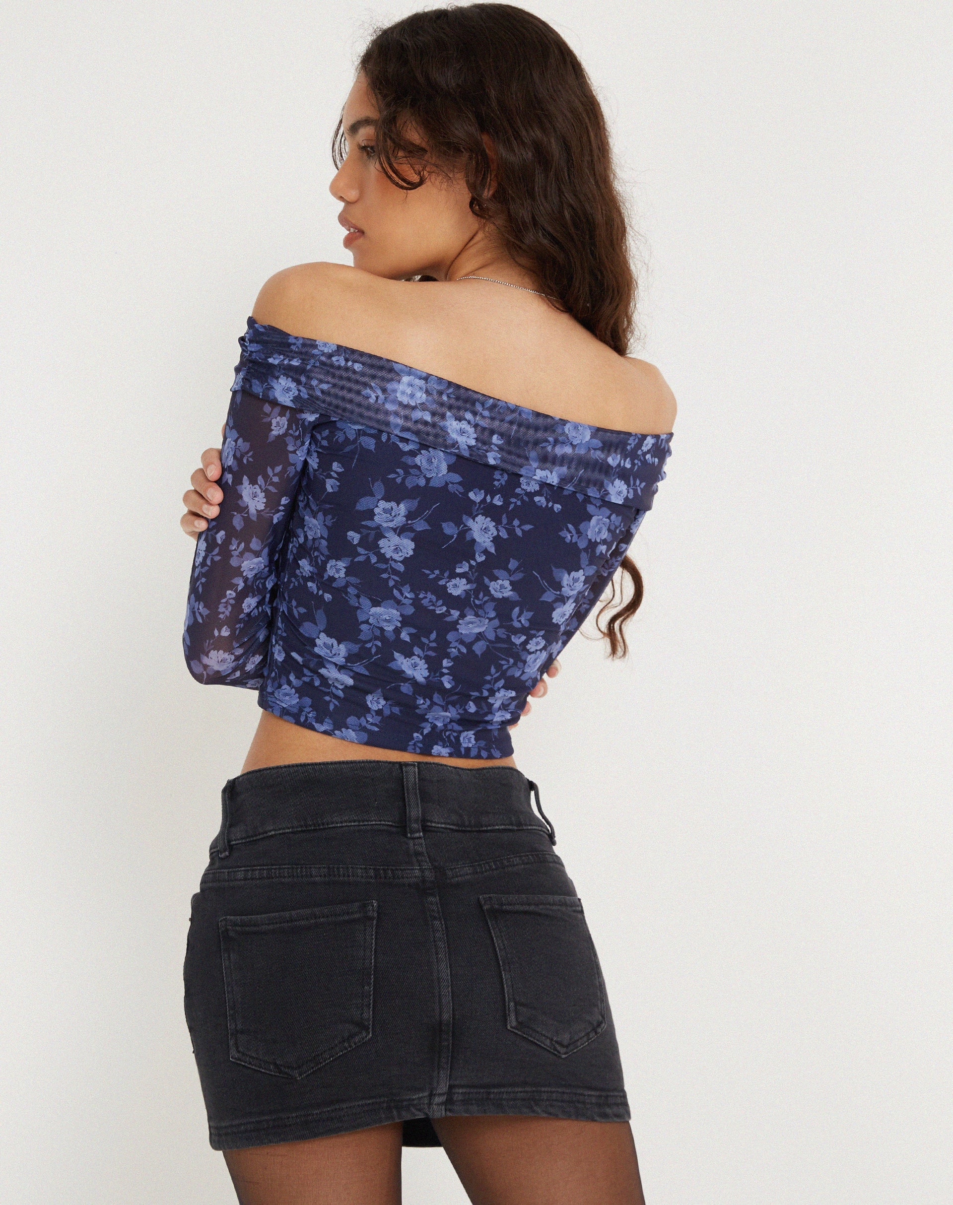 image de Nagini Long Sleeve Bardot Top in Pretty Floral Navy