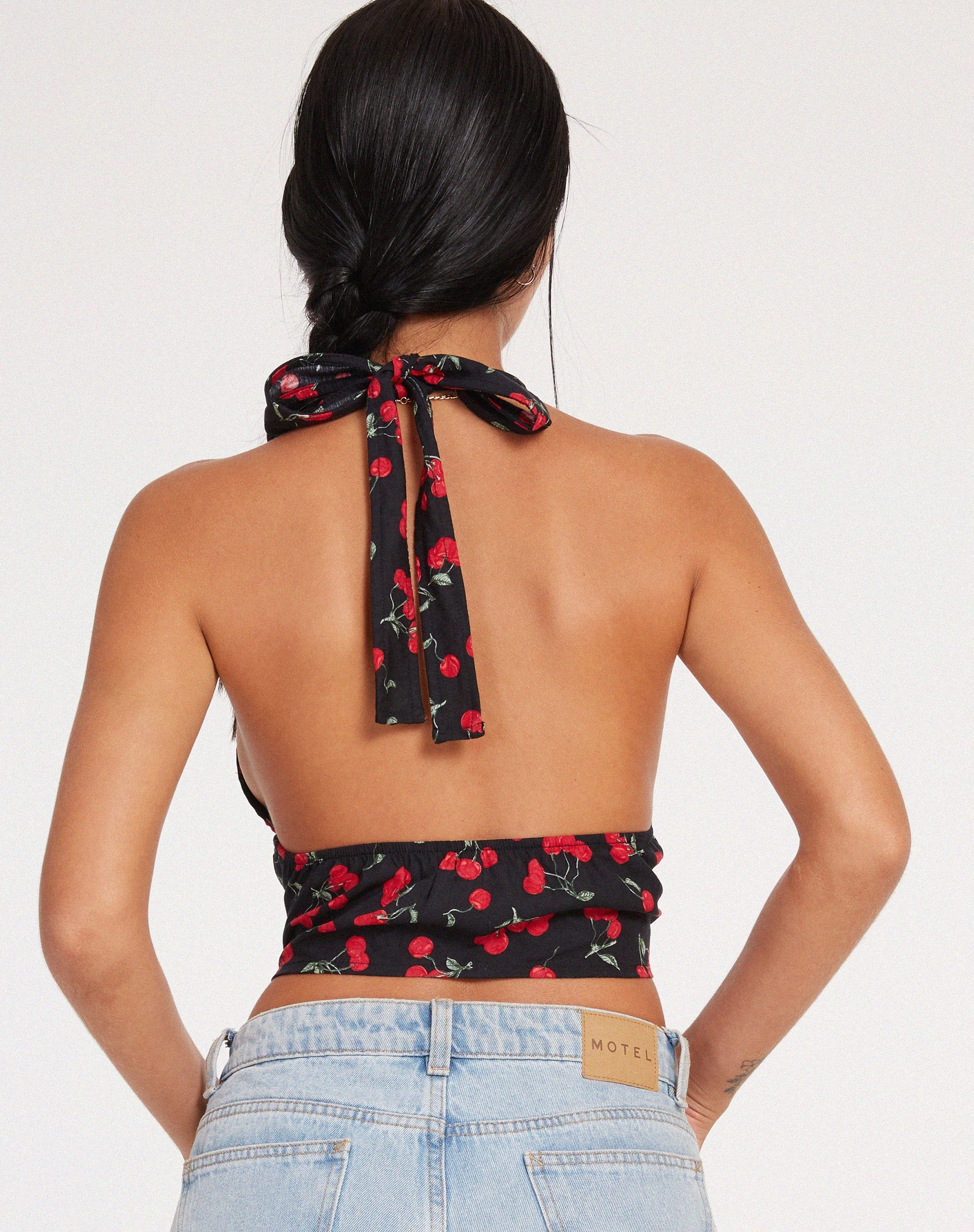 image de Nanda Crop Top in Cherries Black