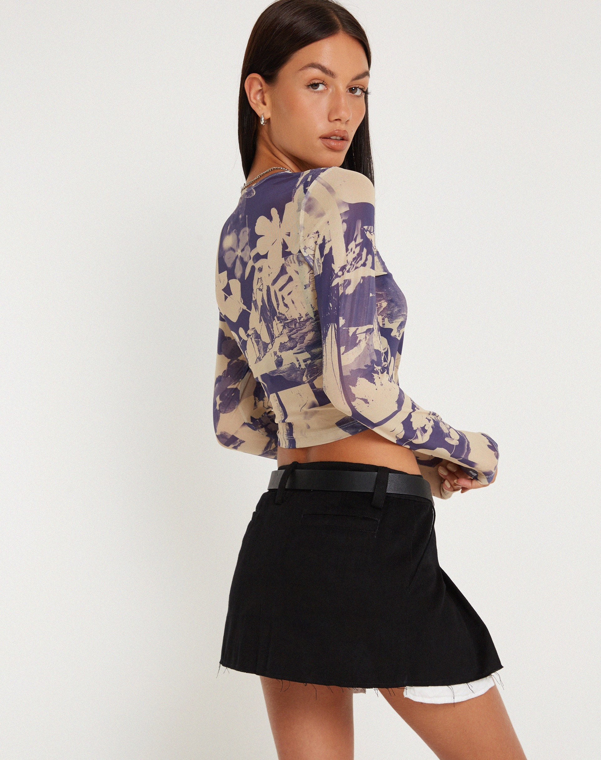 image de Narita Imprimé long Crop Top in Collage Floral Shadow Purple
