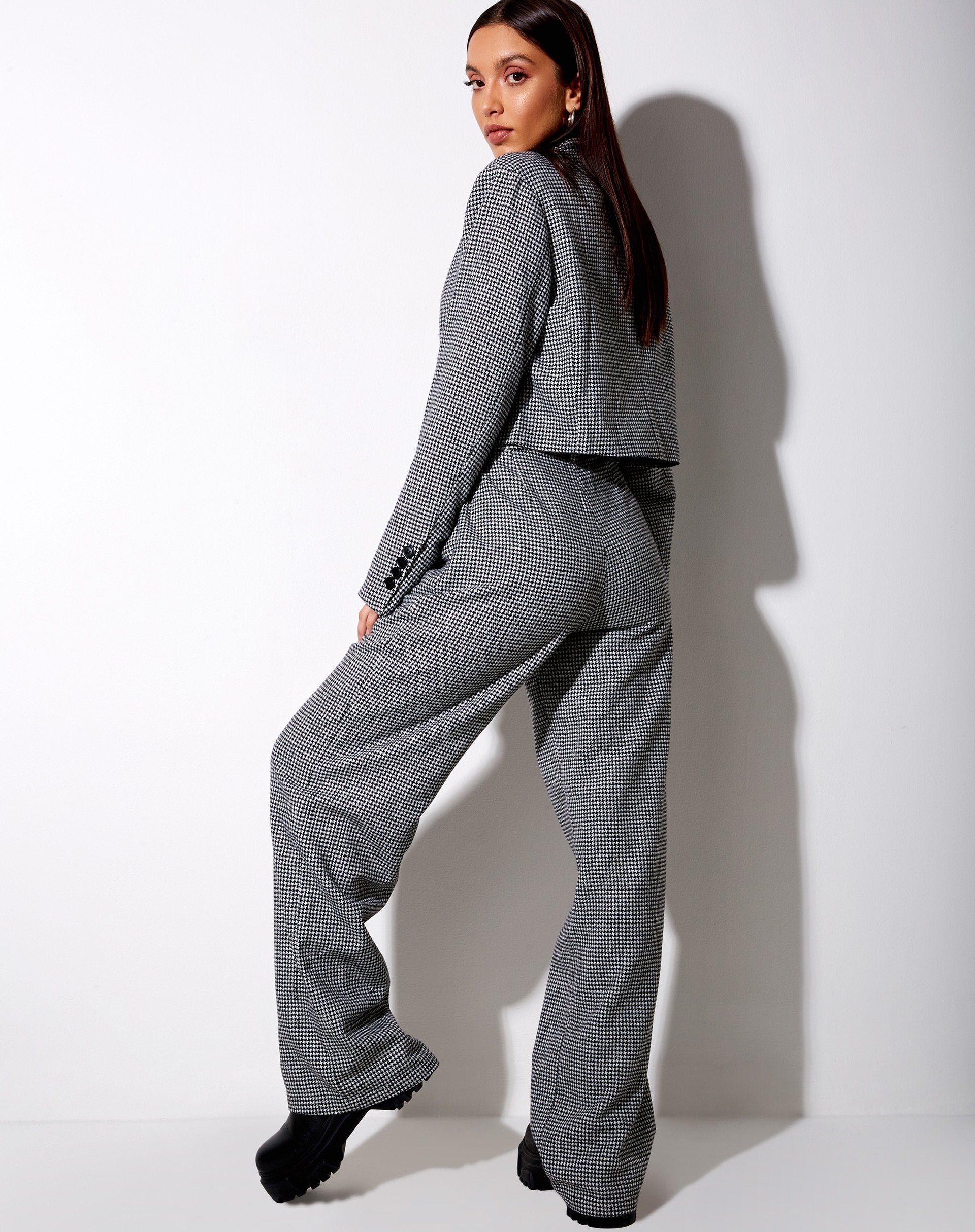 Image de la veste Nastia en Dogtooth noir et blanc