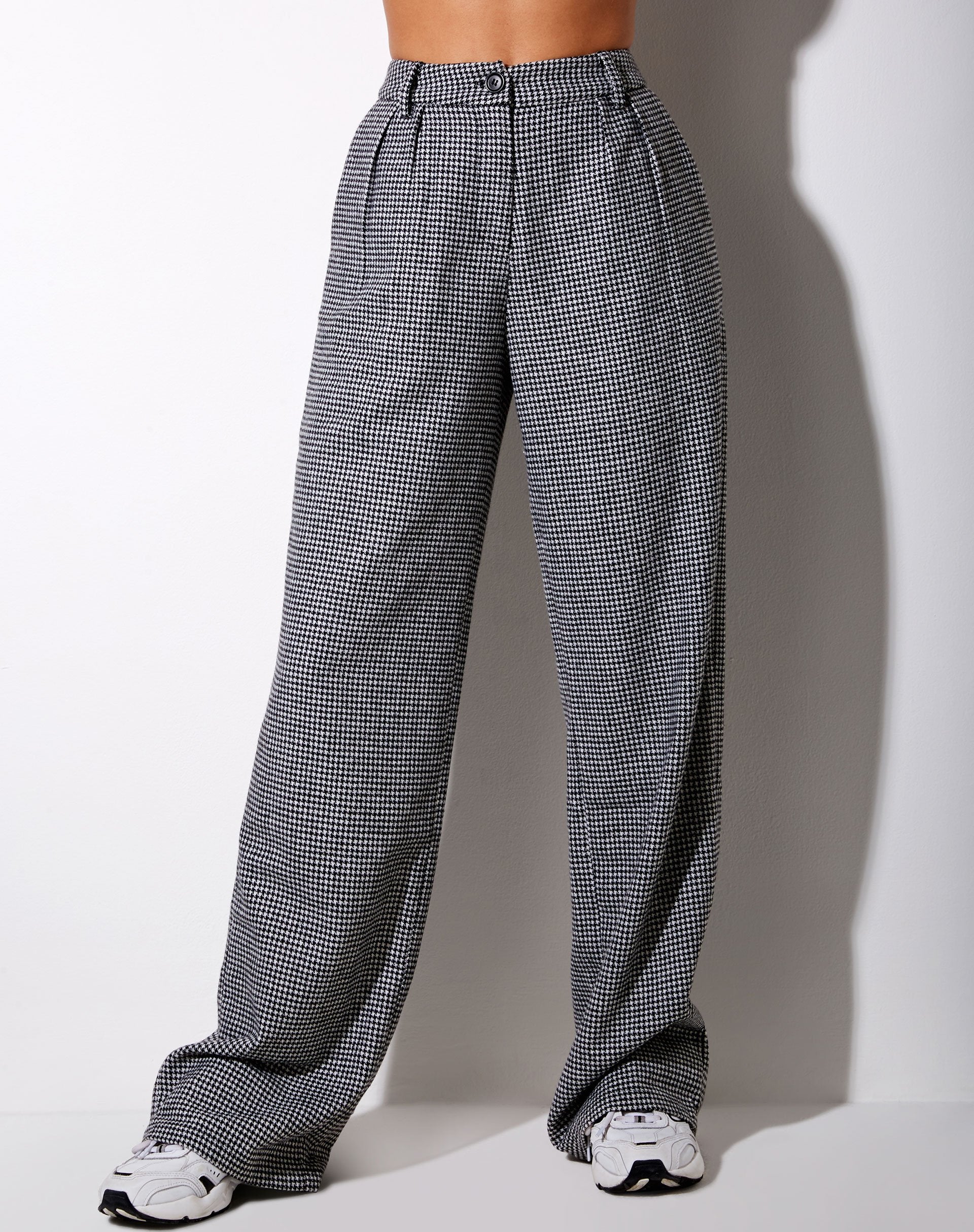 Image du pantalon Natania en dents de chien noir et blanc
