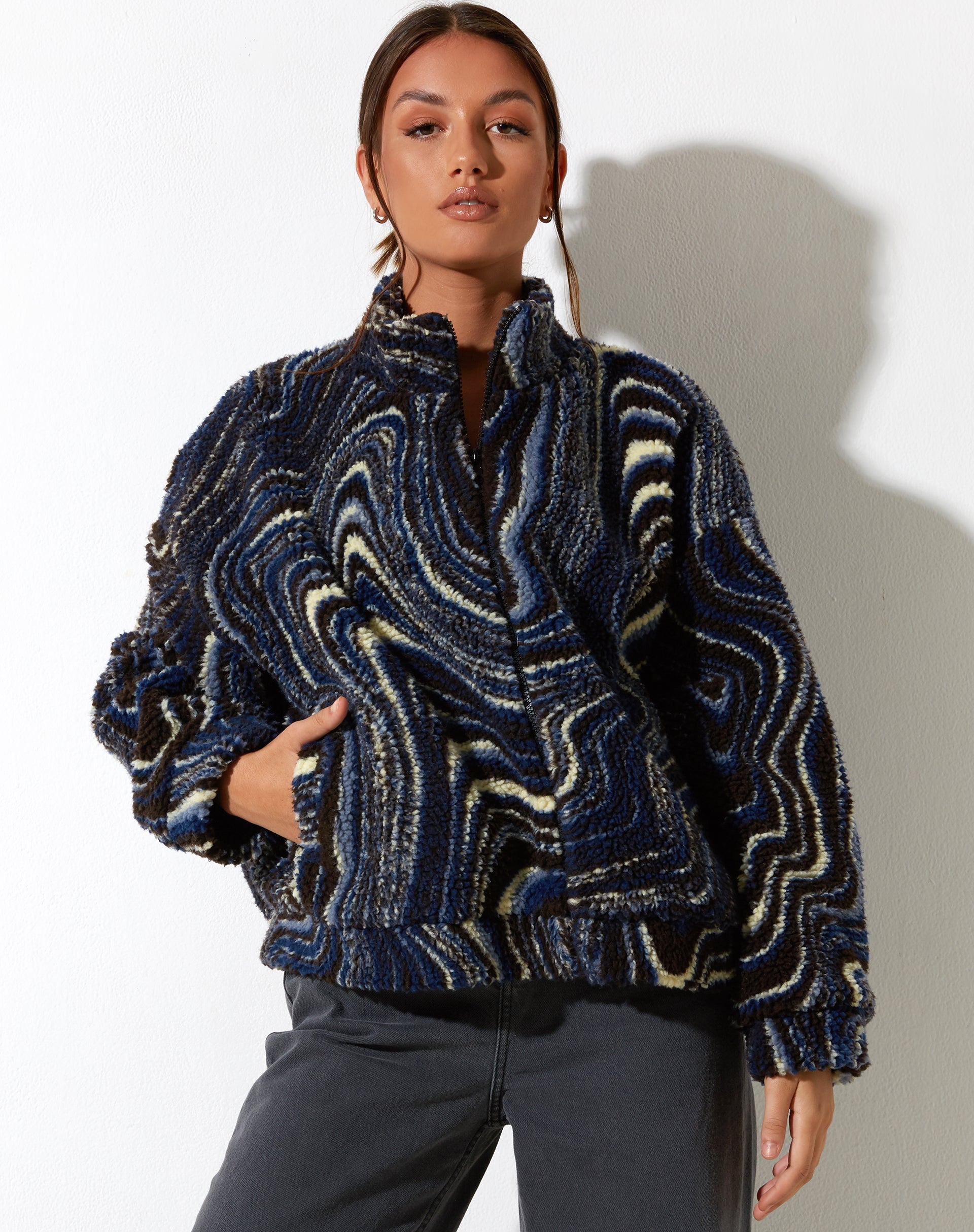 Veste Nereo en bleu ondulé, noir et ivoire
