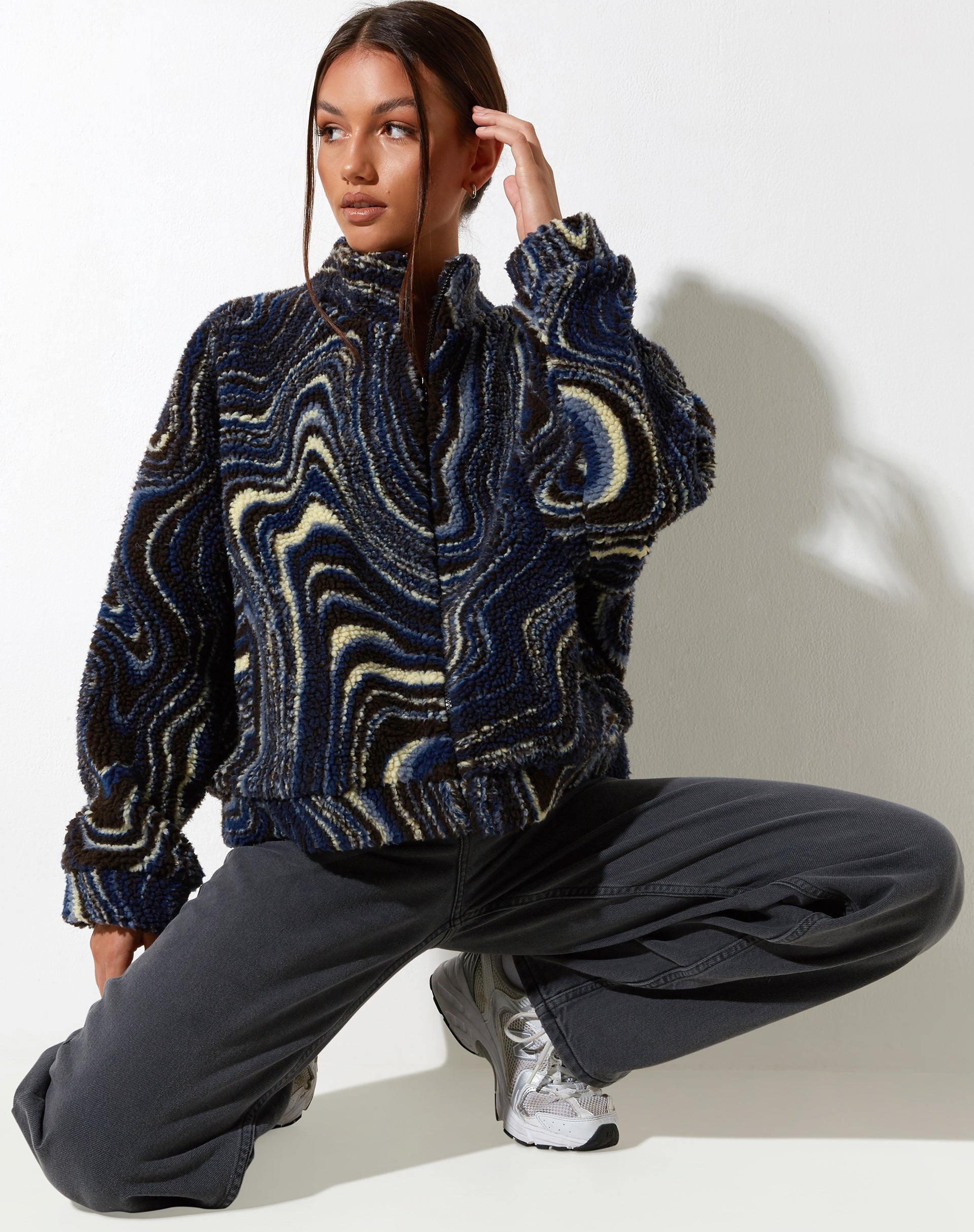 Veste Nereo en bleu ondulé, noir et ivoire