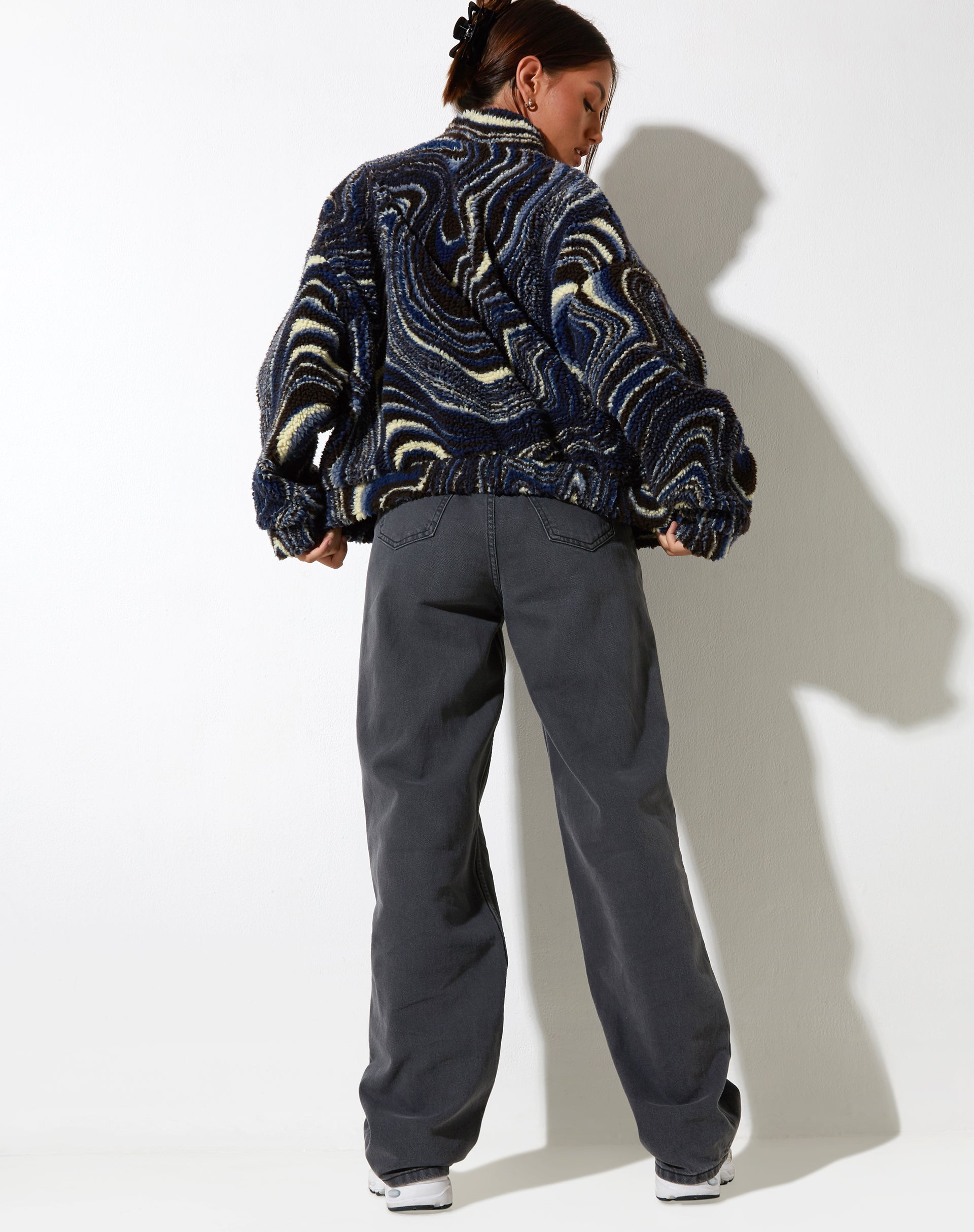 Veste Nereo en bleu ondulé, noir et ivoire