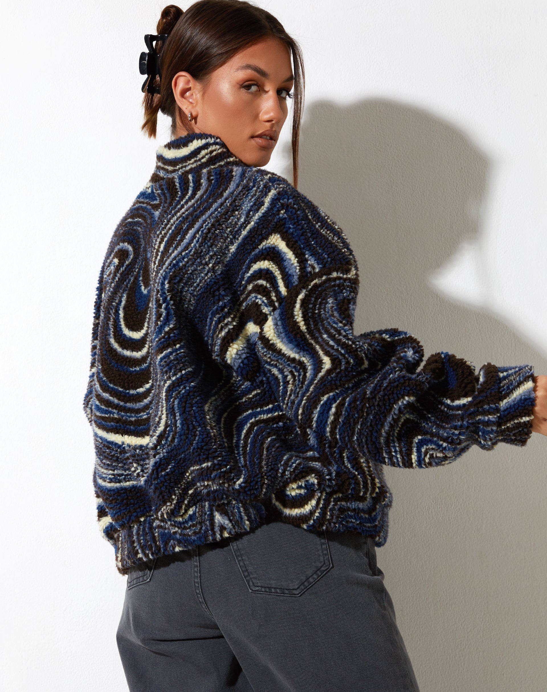 Veste Nereo en bleu ondulé, noir et ivoire