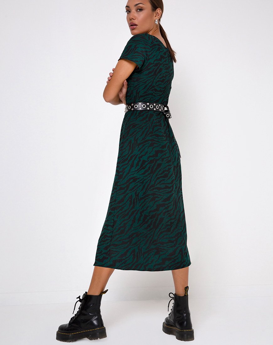 Nira Midi Dress in 90's Zebra Forest Green (Robe midi en vert forêt zébré des années 90)