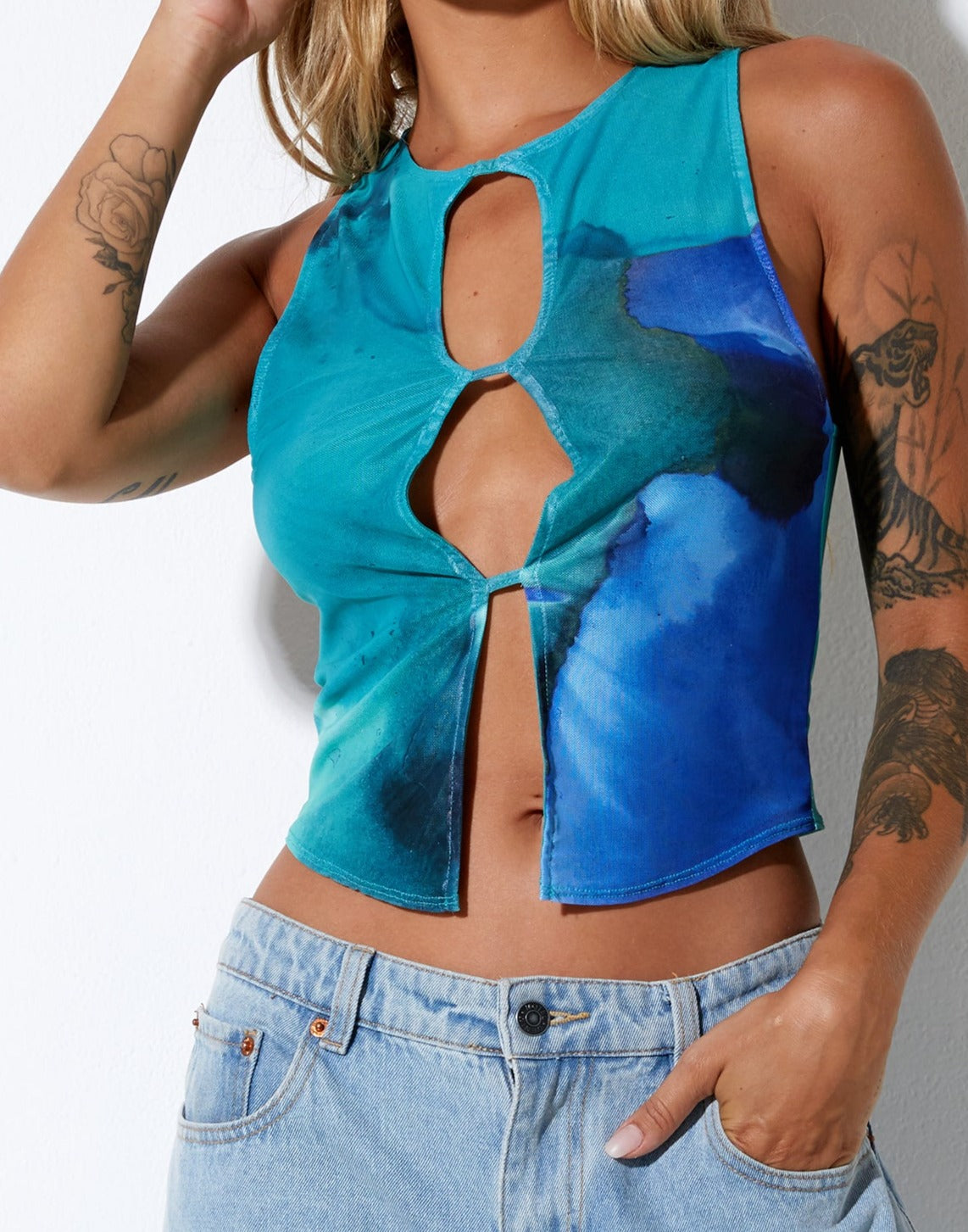 image de Nolan Crop Top en lavis d'aquarelle fluide