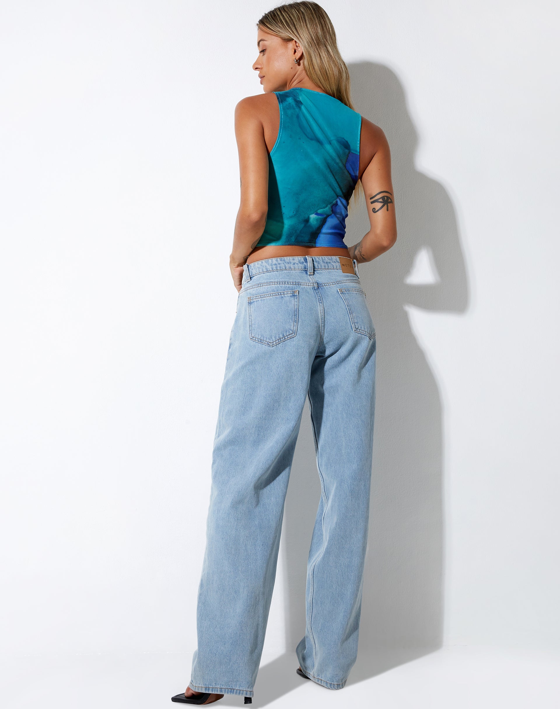 image de Nolan Crop Top en lavis d'aquarelle fluide