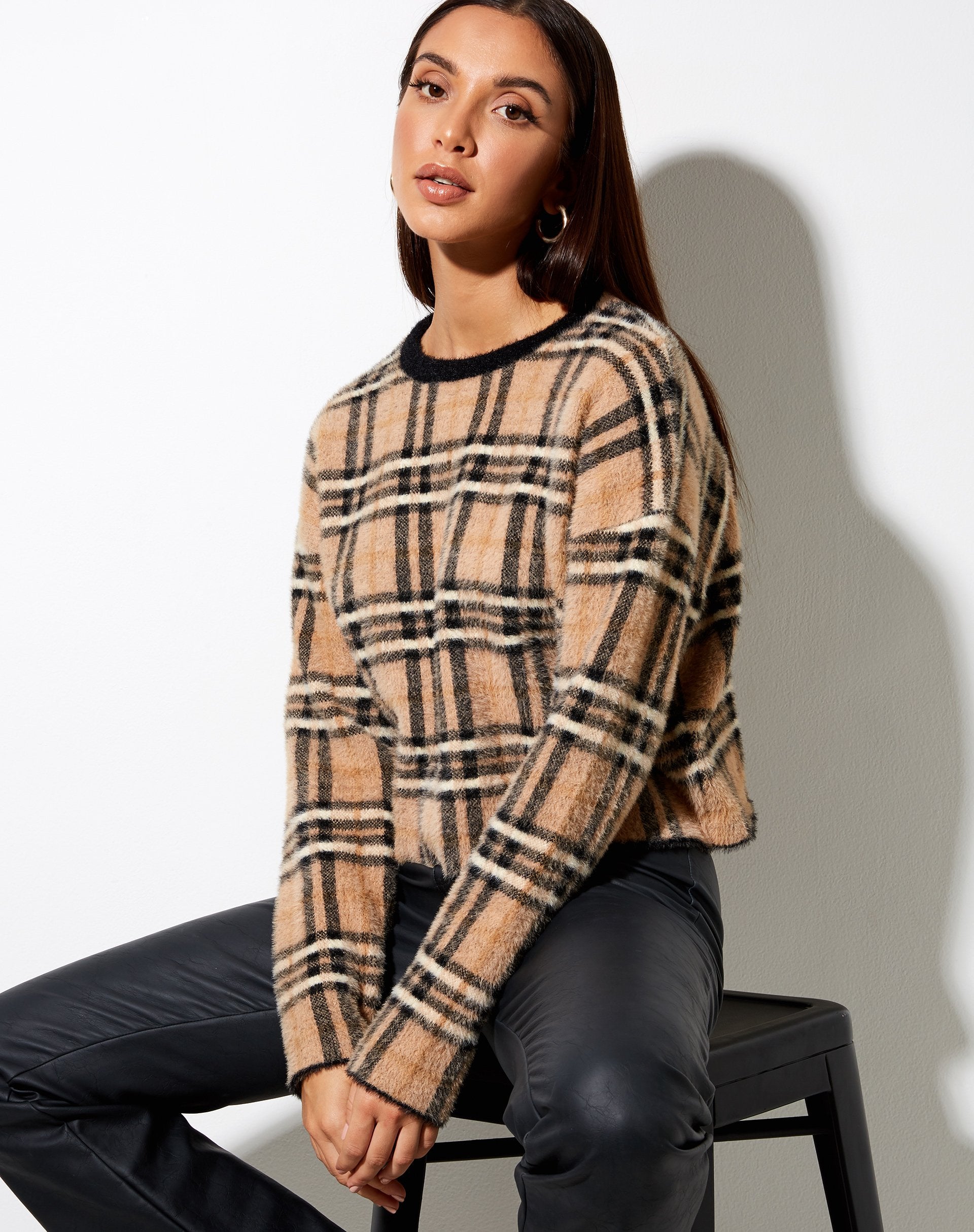Image de Oki Jumper en tricot crème à carreaux noirs et blancs