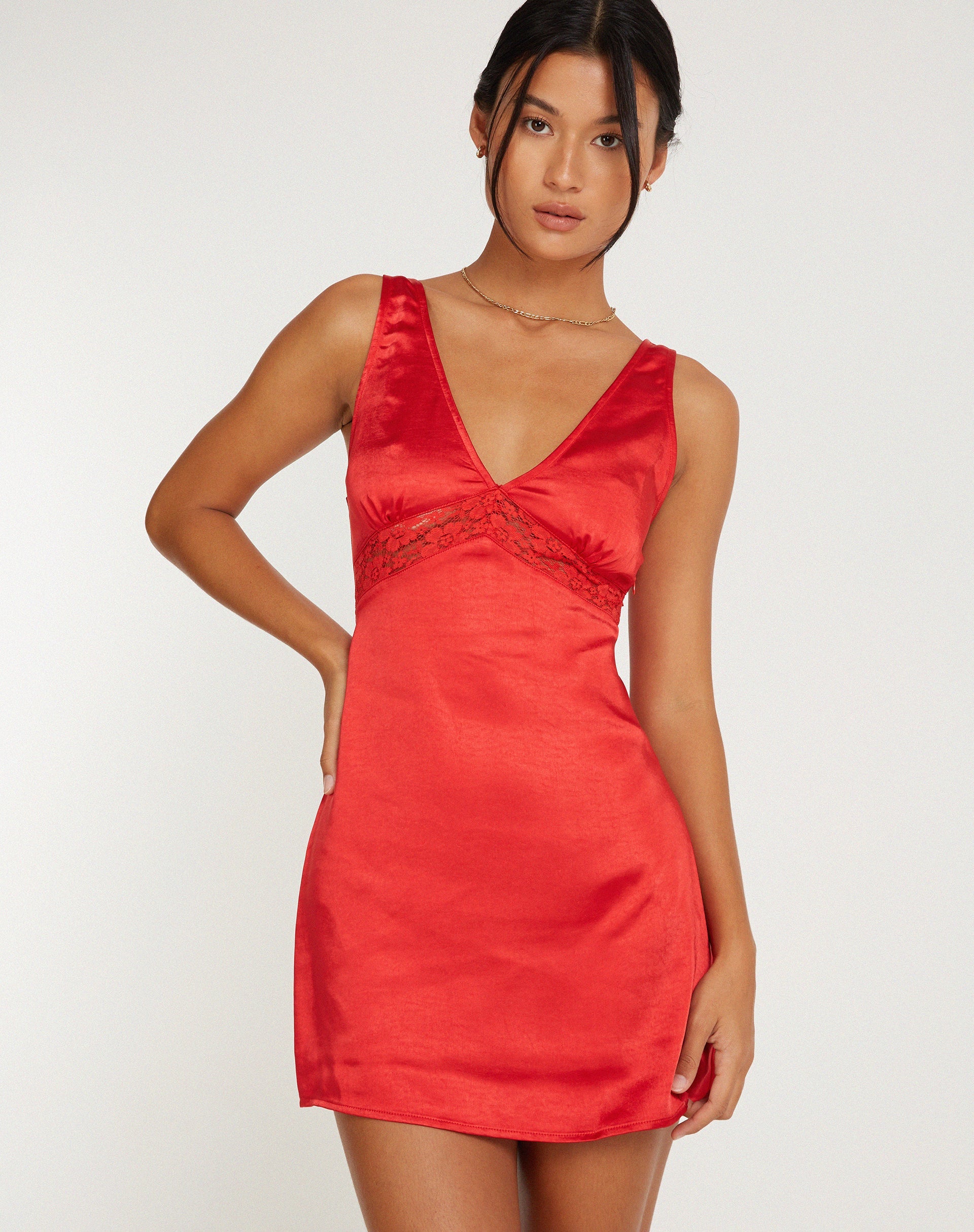 Image de Mini robe Oksana en satin rouge
