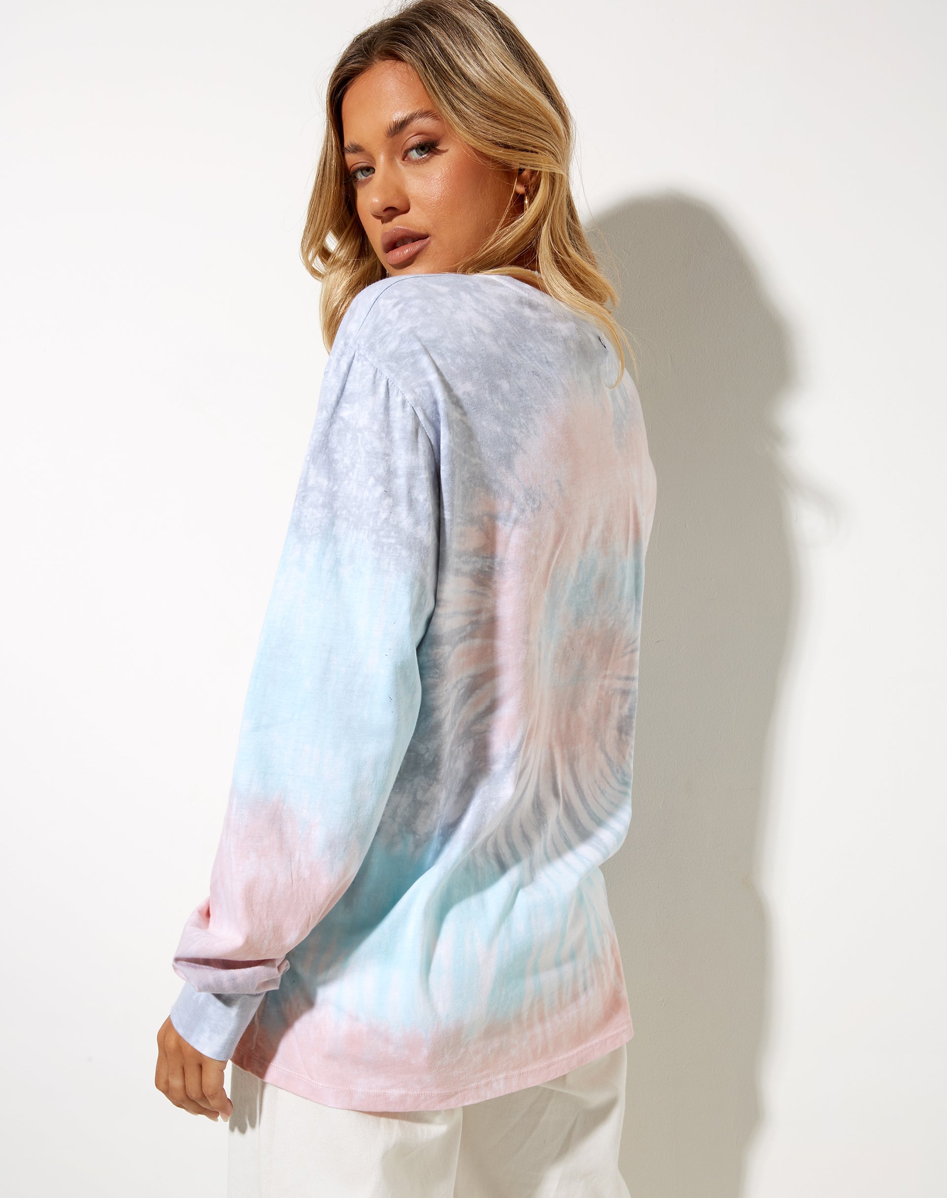 Image de Olivia Long Sleeve Tee in White Tie Dye Kindness Grow